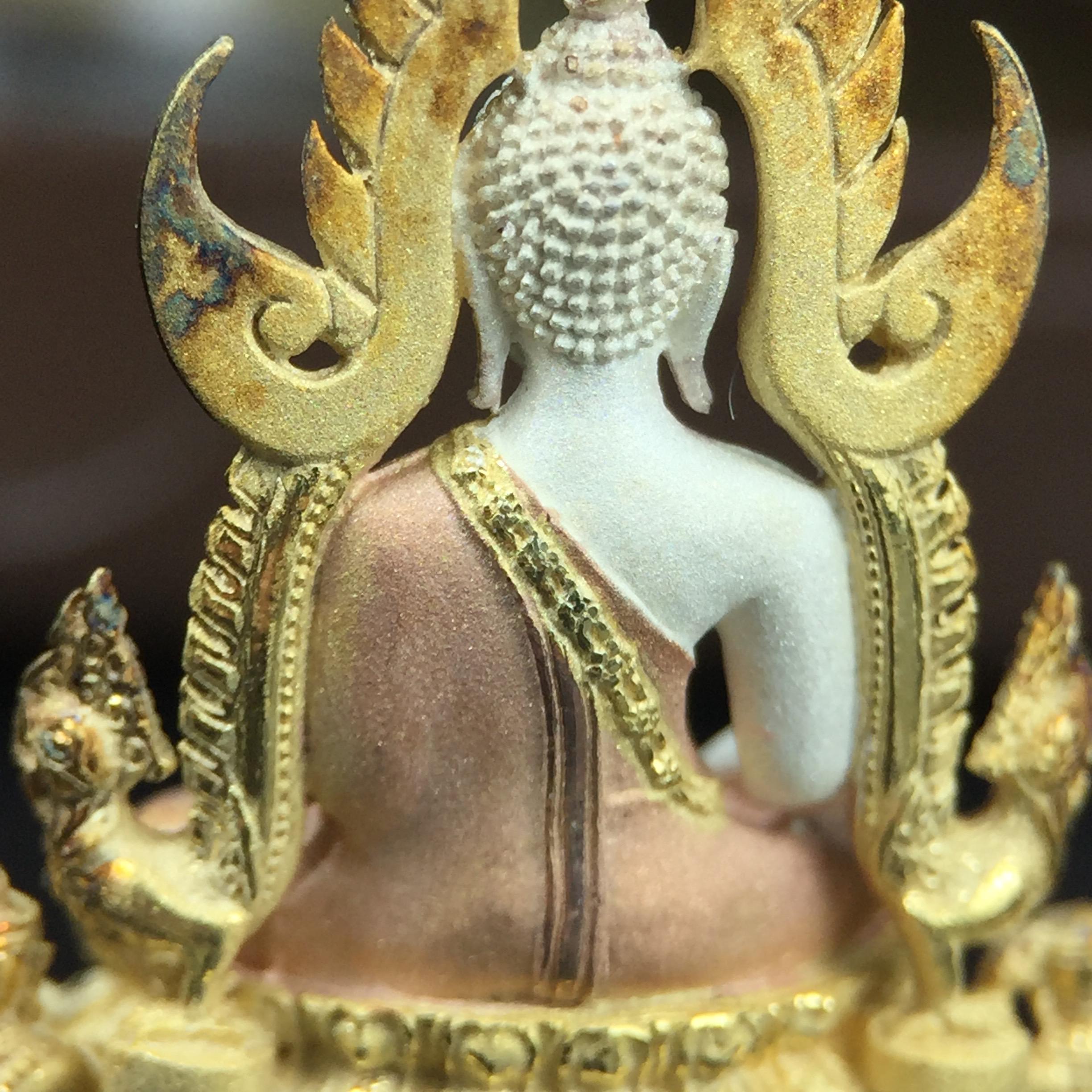 พระพุทธชินราช ภปร. โครงการ "เพราะแผ่นดินนี้ คือ แผ่นดินเกิด" ปี2548(รุ่นแรก) ลอยองค์ หน้าตัก 1/2 นิ้ว เนื้อเงินสามกษัตริย์(ผิวเดิมติดรุ้งๆสวยดีมีเสน่ห์) พุทธศิลป์งดงามทรงคุณค่า รุ่นยอดนิยม