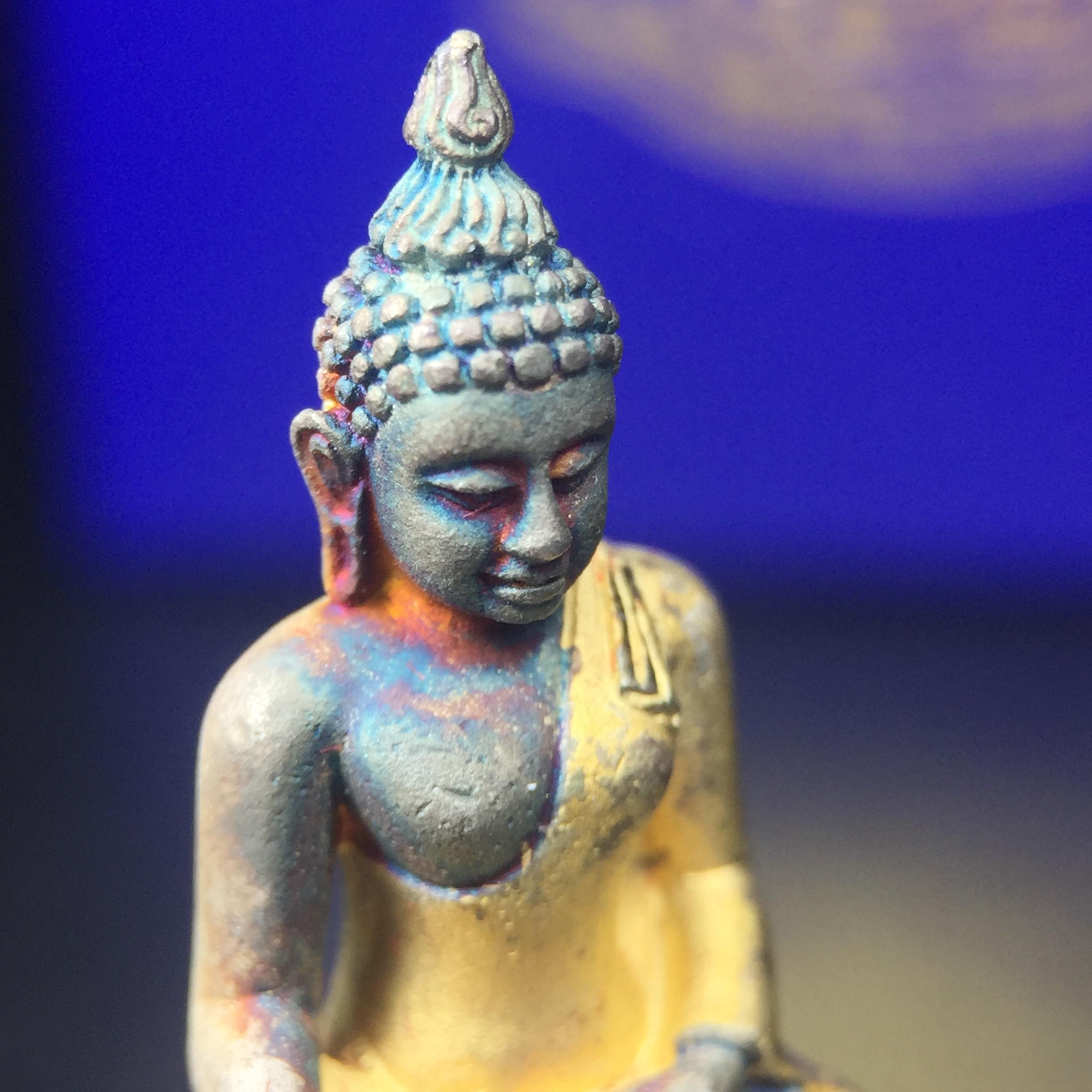 พระกริ่งไพรีพินาศ ครองสิริราชสมบัติครบ 50 ปี พ.ศ.2540 เนื้อเงินสามกษัตริย์ ผิวเดิมๆขึ้นสีรุ้งธรรมชาติแบบนิยม(สเน่ห์พระเนื้อเงินสีสันที่ธรรมชาติสรรค์สร้าง)พร้อมกล่องบรรจุเดิมครบ(เข้มขลังทรงอานุภาพยิ่งใหญ่ กำราบศัตรูพ่ายสิ้น พระไพรีพินาศ)(หายาก)1ใน539 องค์