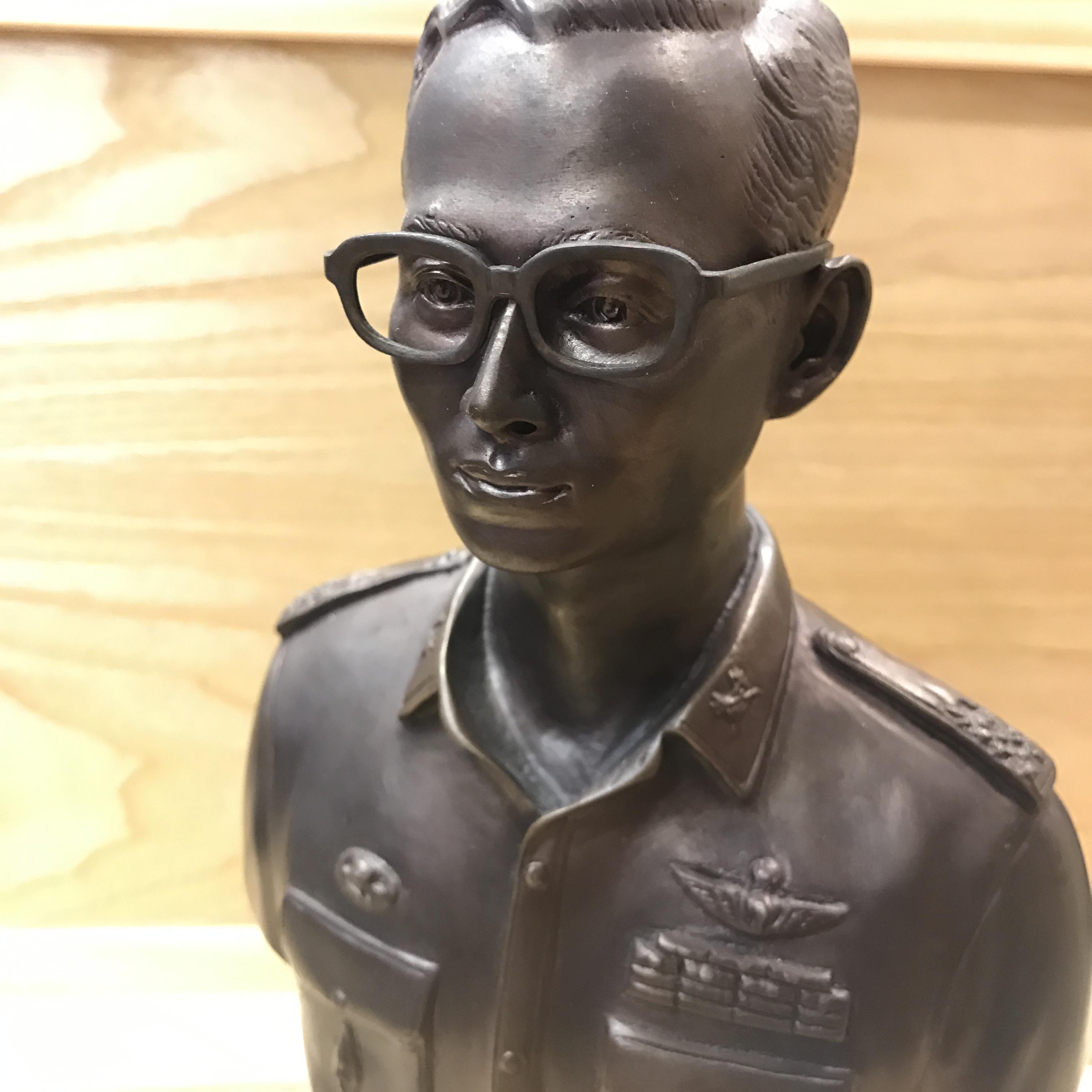 พระบรมรูปหล่อในหลวง ร.9 กรมราชองครักษ์ รุ่น 2 ปี 2539(นิยม)