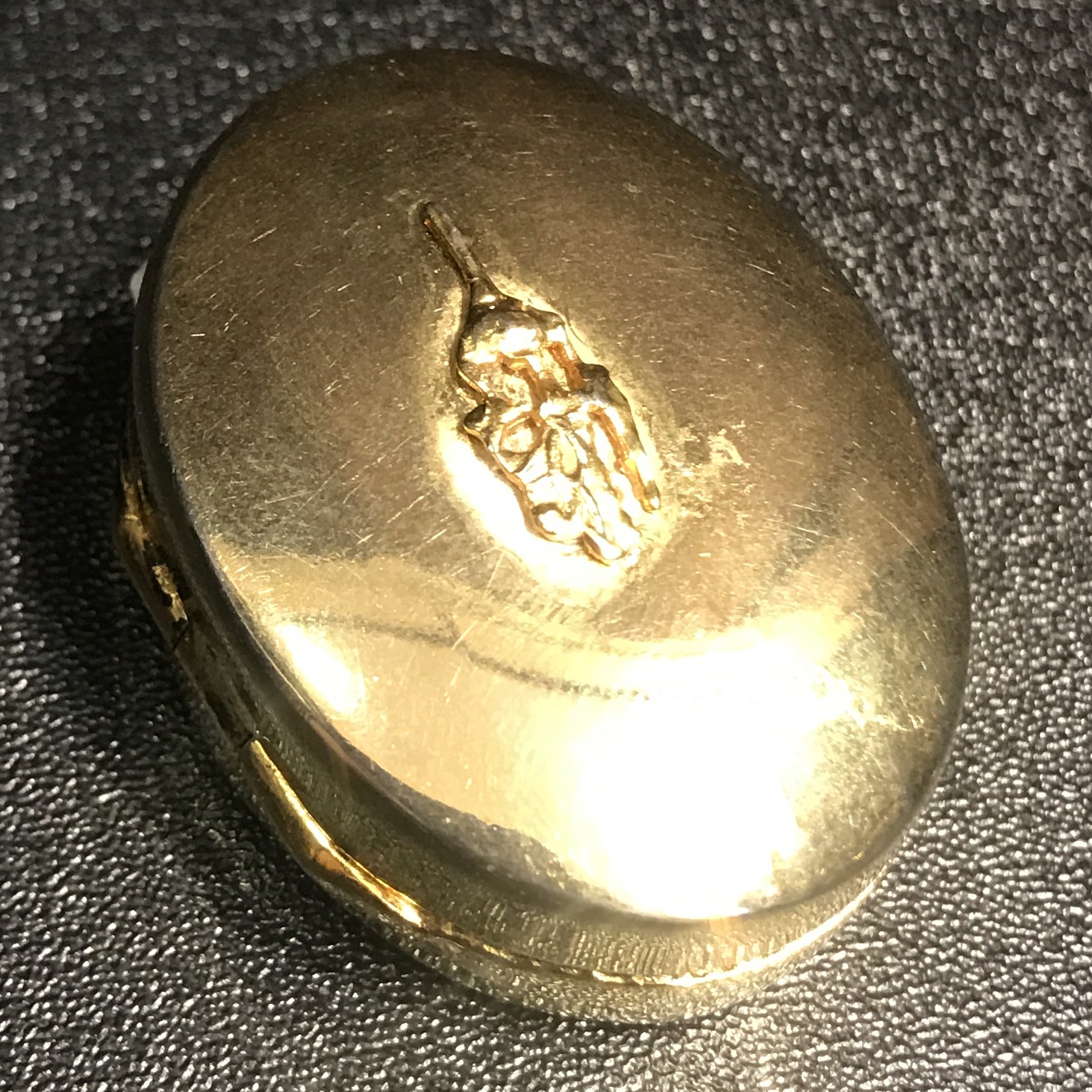 พระสมเด็จนางพญา สก. ปี2535 เนื้อทองคำพิมพ์เล็กพร้องกล่องบรรจุเดิม(ในหลวงและพระราชินีเสด็จในพิธี)