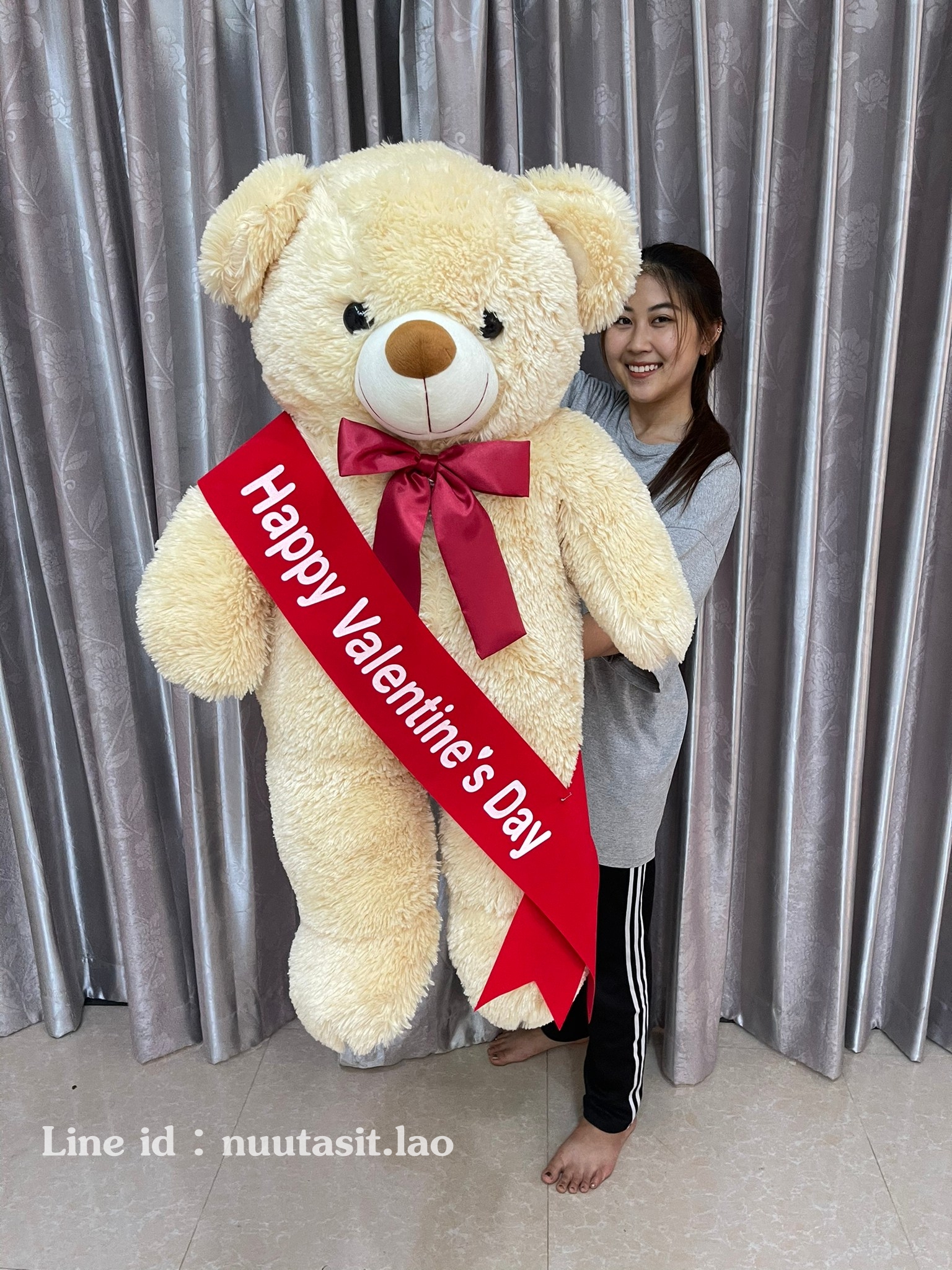 ตุ๊กตาหมีมีโบว์ตัวใหญ่