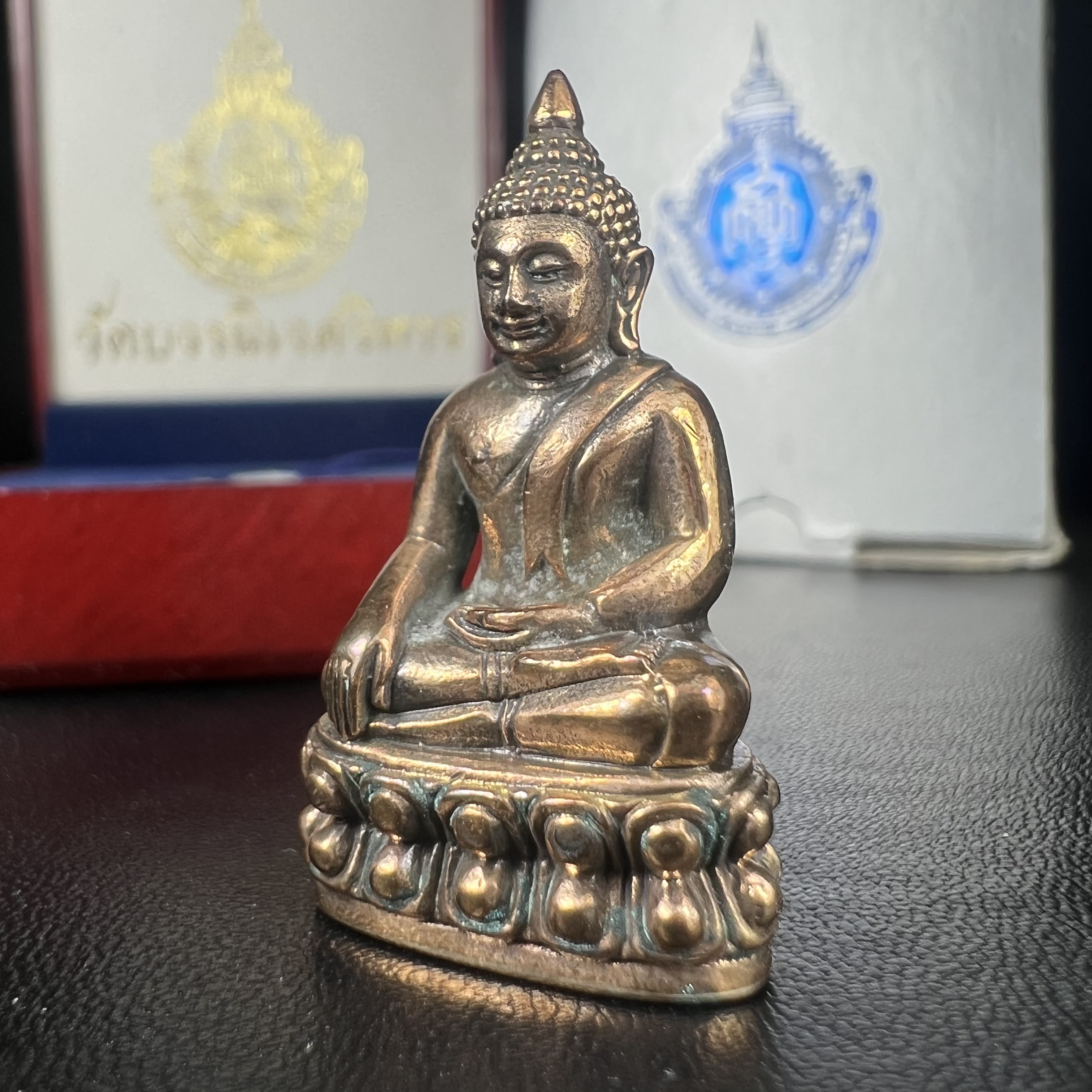 พระกริ่ง 8 รอบ ญสส. 96 พรรษา สมเด็จพระญาณสังวร สมเด็จพระสังฆราช สกลมหาสังฆปรินายก วัดบวรนิเวศวิหาร ปี 2552 เนื้อนวโลหะเต็มสูตรแก่ทองคำ(1 ใน 2999 องค์)