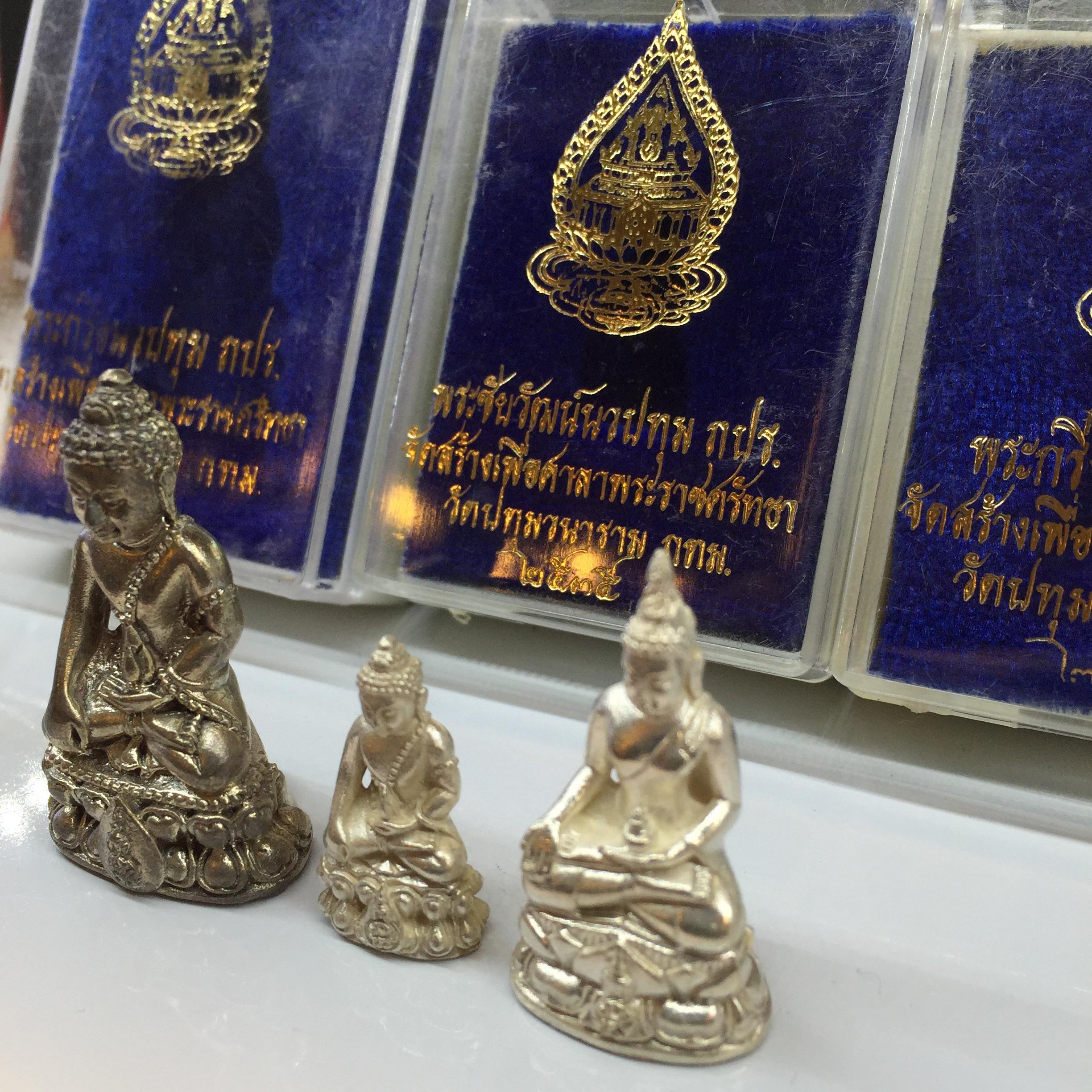 พระกริ่ง+พระชัยวัฒน์+กริ่งไพรีพินาส ภปร วัดปทุมวนาราม ปี2535 เนื้อเงิน