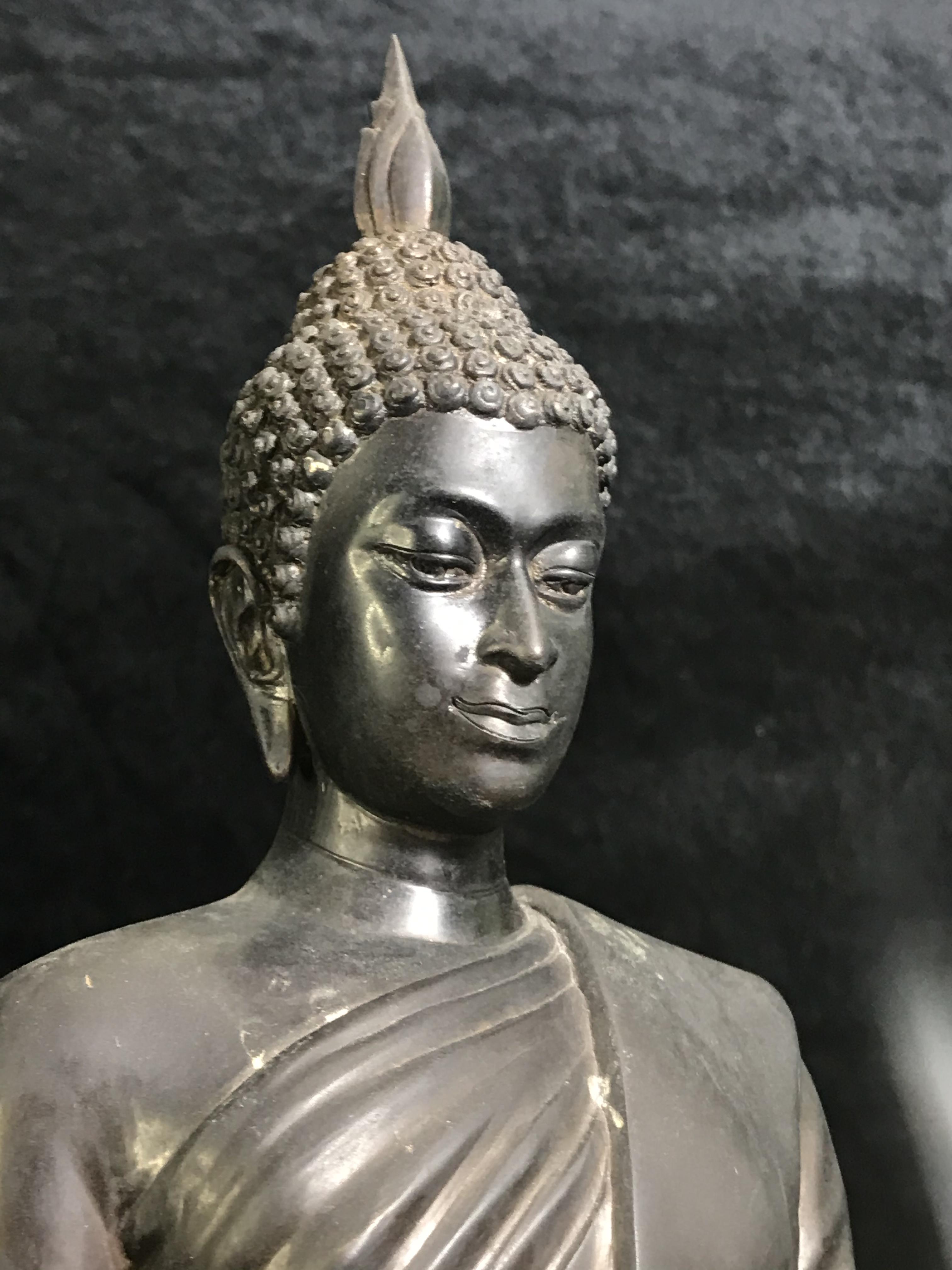 พระบูชา 25พุทธศตวรรษ พระศรีศากยะทศพลญาณ ประธานพุทธมณฑลสุทรรศน์ ปี 2530 ตราสัญลักษณ์ ในมหาวาระพระชนมพรรษา ครบ 5 รอบ 60 พรรษา เมื่อ 5 ธันวาคม พ.ศ. 2530 หมายเลข (๑๕)๓๖๕ ขนาดความสูง 15 นิ้ว รวมฐานสูง 18 นิ้ว(นิยมหายาก)