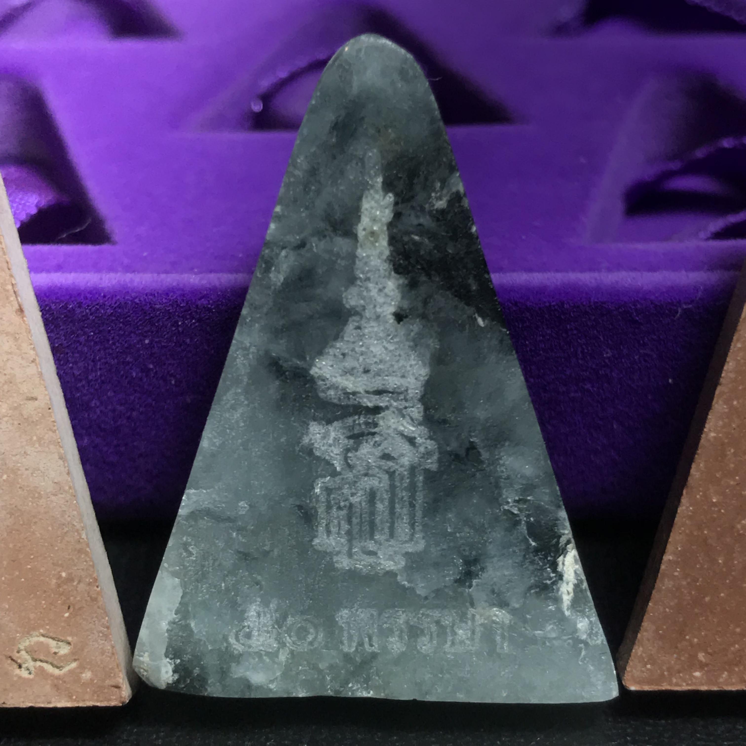 พระนางพญาเสน่ห์จันทร์ สธ. สร้างในวโรกาสทรงเจริญพระชนมายุ 50 พรรษา สมเด็จพระเทพฯ พ.ศ.2548 ชุดพิเศษ (1 ใน 5000 ชุด)หายาก