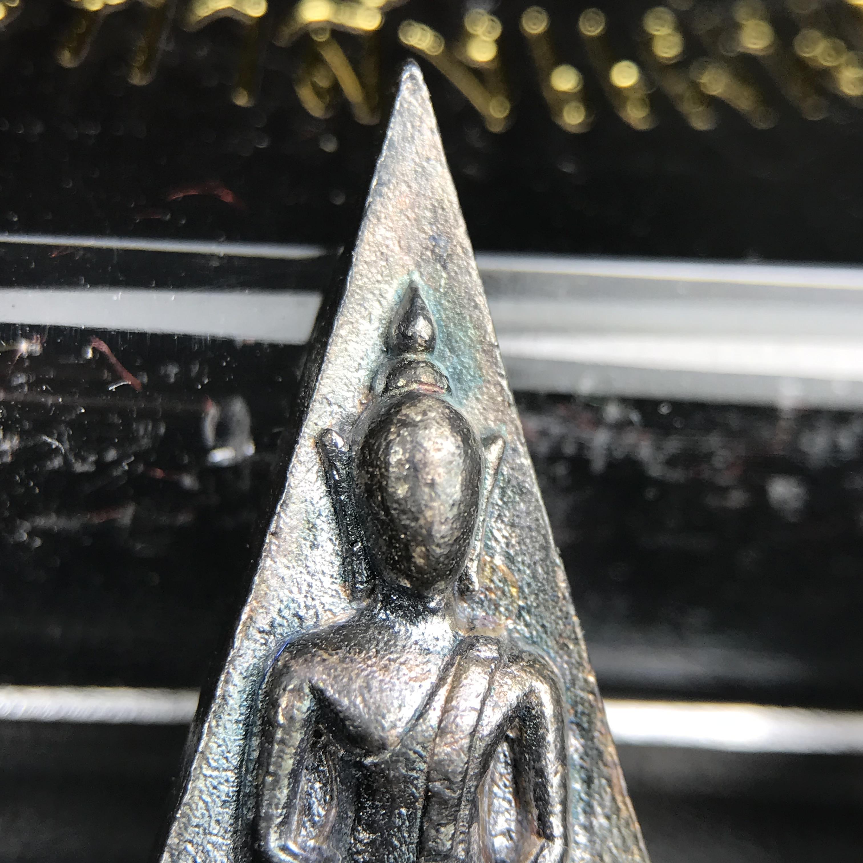 พระกำลังแผ่นดิน (สมเด็จจิตรลดา2) จัดสร้างเฉลิมพระเกียรติ ร.9 ครองราชย์ 50 ปี 2539 เนื้อเงิน(ผิวเดิมกลับดำ รุ้งๆสวย)+เนื้อนวโลหะ(สร้างน้อยหายาก)พร้อมกล่องบรรจุเดิมครบสมบูรณ์(1ใน2539องค์)