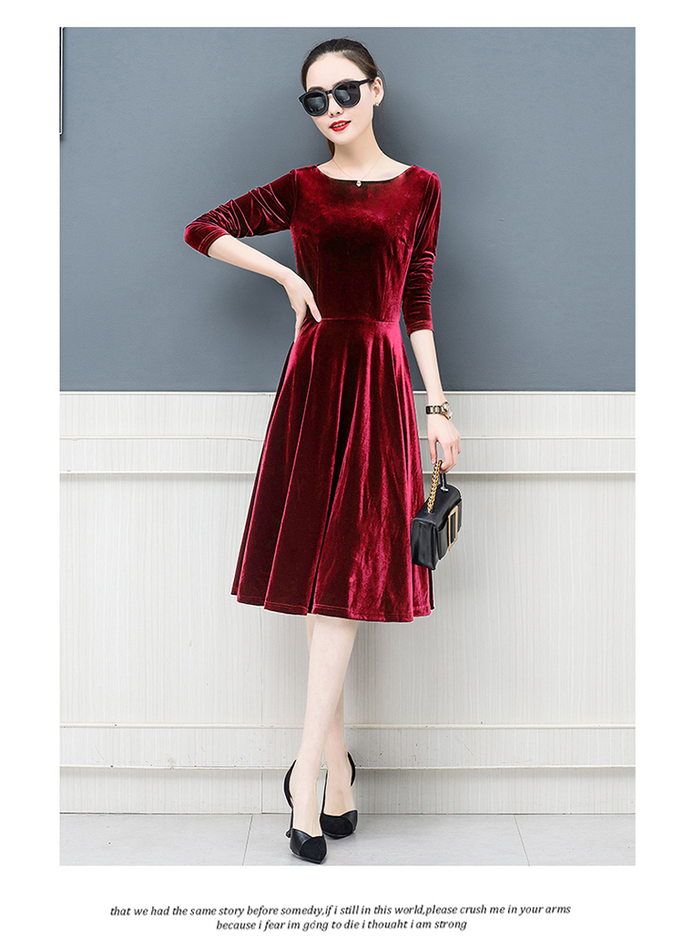 ชุดเดรสสั้นผ้ากำมะหยี่สีแดงเข้ม คอกลม แขนยาว กระโปรงทรงเอ สวยดูดี