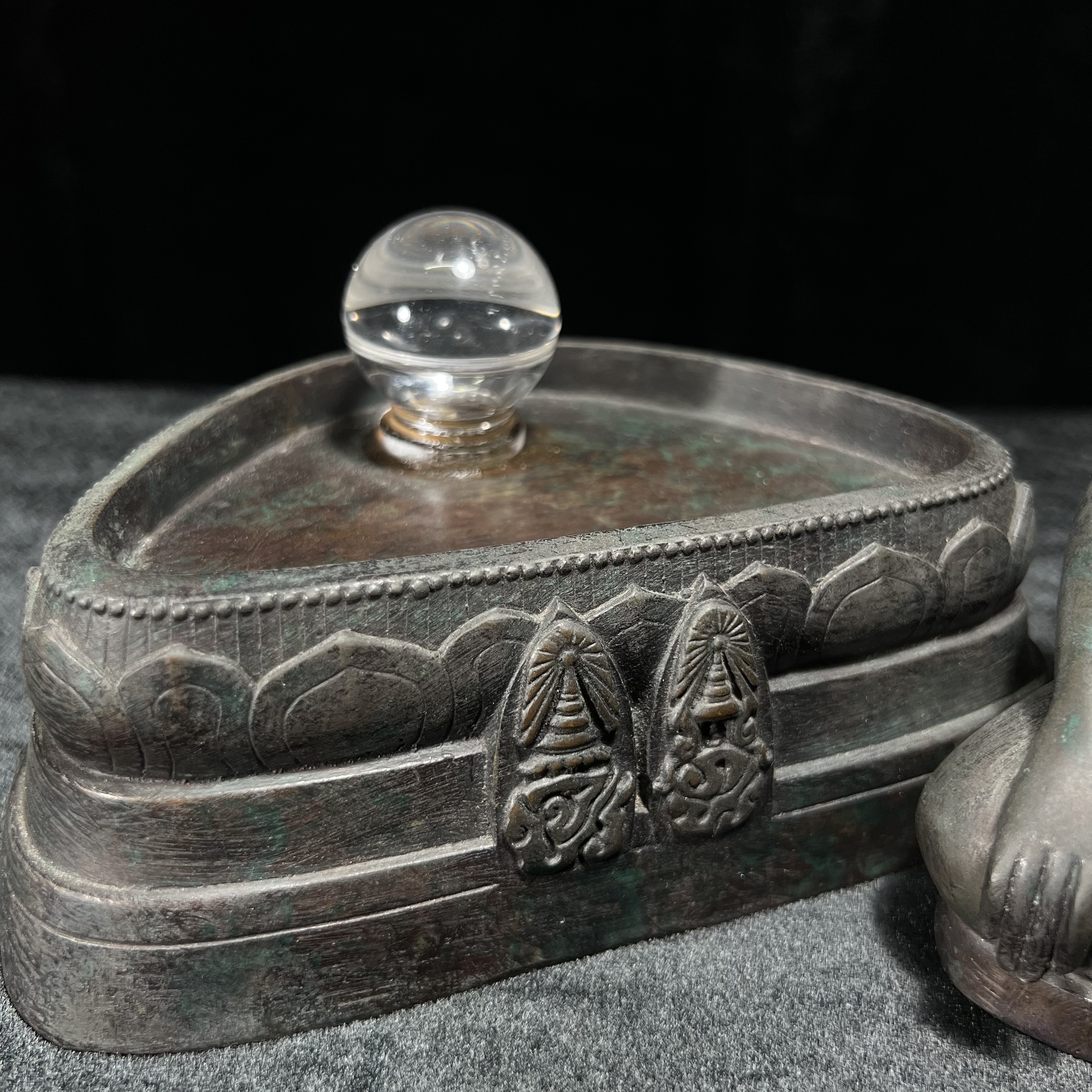 พระพุทธนรสีห์ จปร.+ภปร. ครบรอบ 100 ปี ธนาคารไทยพาณิชย์ ปี 2550 พระบูชาหน้าตัก 5 นิ้ว 2 ถอด(พร้อมตลับพระธาตุ) สมเด็จพระเทพรัตนราชสุดาฯ เสด็จเป็นองค์ประธานในพิธีเททอง(พุทธศิลป์งดงาม)ด้านหน้าฐานประดับด้วยตราสัญลักษณ์พระปรมาภิไธยย่อ