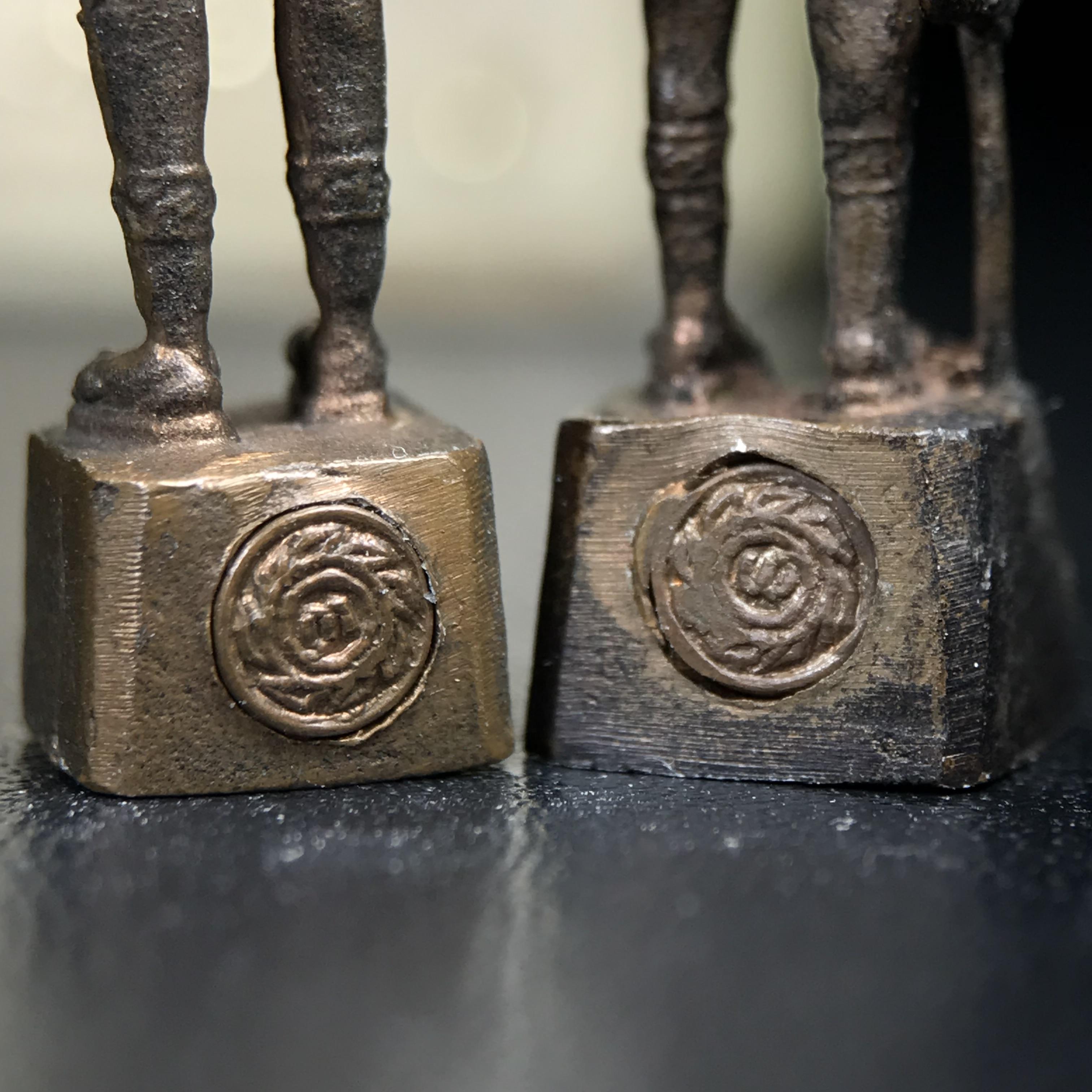 พระกริ่งสมเด็จพระนเรศวร-พระกริ่งสมเด็จพระเอกาทศรถ กองทัพภาคที่3จัดสร้าง ปี2517 เนื้อนวโลหะครบชุด 2องค์กล่องบรรจุเดิมครบสมบูรณ์(หายาก)(1ใน 300ชุด)(ในหลวง ร.9 เสด็จในพิธี)ปลุกเสกโดยพระคณาจารย์ชื่อดังในยุคนั้น7วัน7คืน(หลวงปู่โต๊ะ วัดประดู่ฉิมพลี ร่วมปลุกเสก)