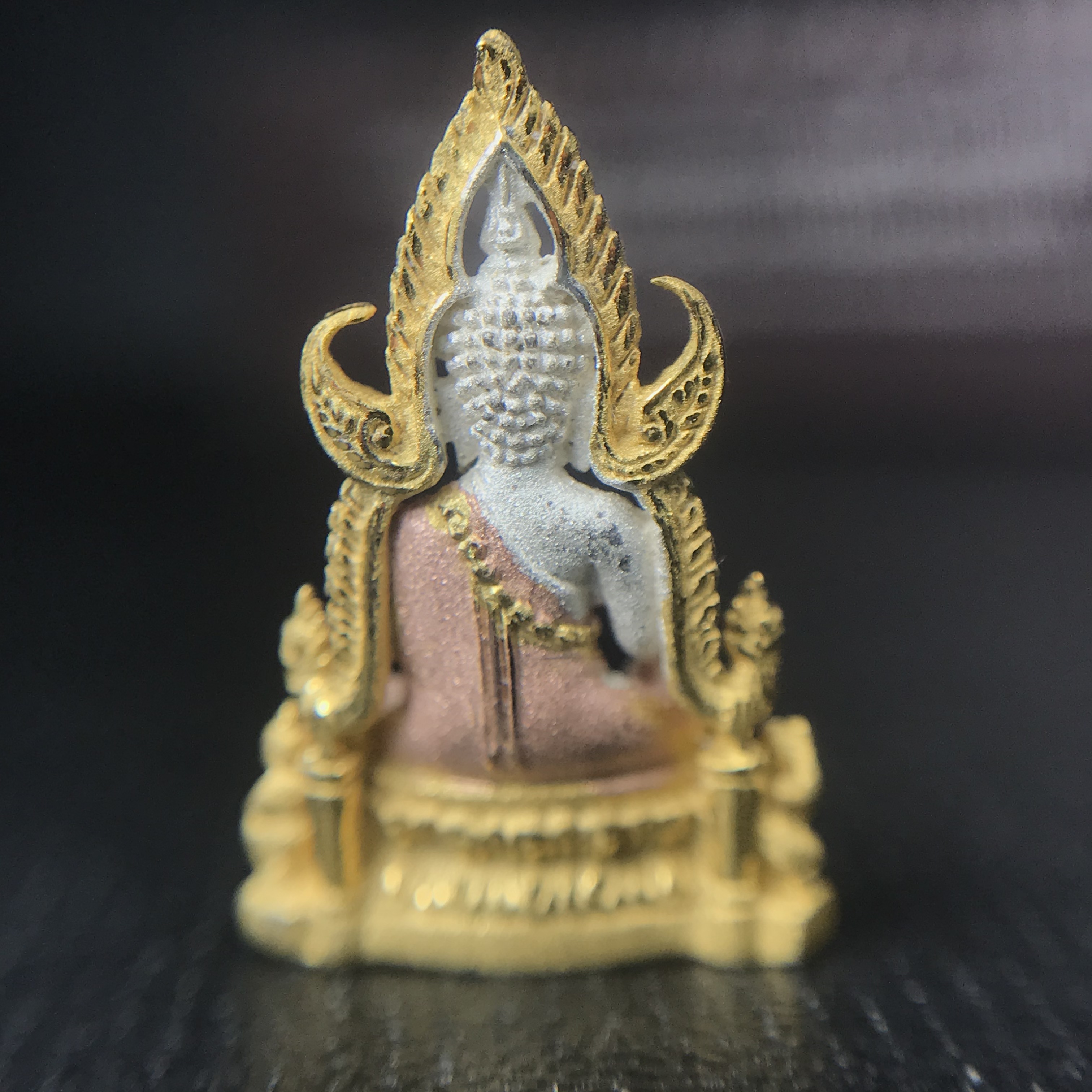 พระพุทธชินราช ภปร. โครงการ "เพราะแผ่นดินนี้ คือ แผ่นดินเกิด" ปี2548(รุ่นแรก) ลอยองค์ หน้าตัก 1/4 นิ้ว เนื้อเงินสามกษัตริย์(สภาพคัดสวย กล่องบรรจุเดิมครบ)