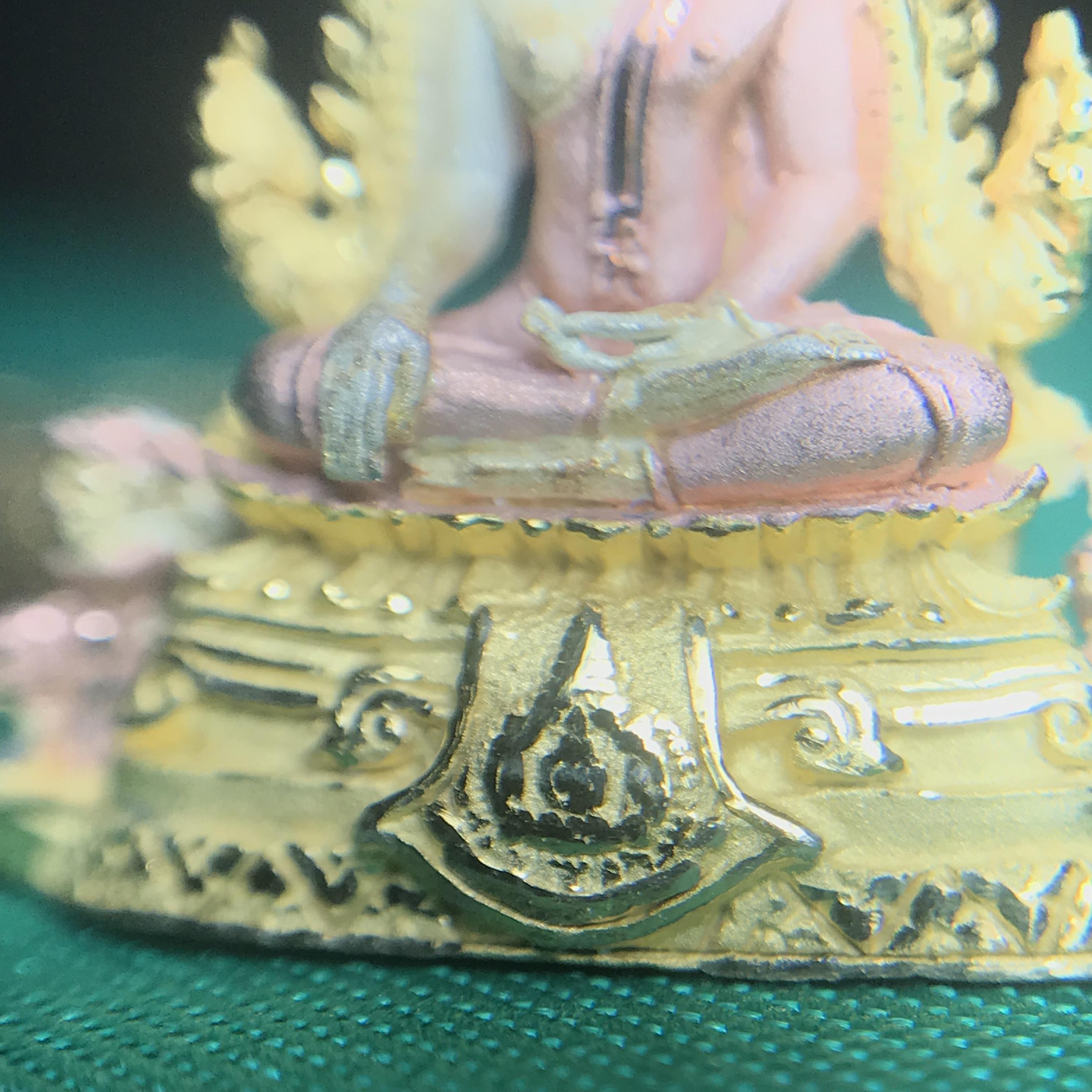 พระพุทธชินราช ภปร. ในวโรกาสพระราชพิธีมหามงคล เฉลิมพระชนมายุ6รอบ 5ธันวาคม2542) เนื้อเงินสามกษัตริย์ พิมพ์ขนาดกลาง พร้อมกล่องบรรจุ