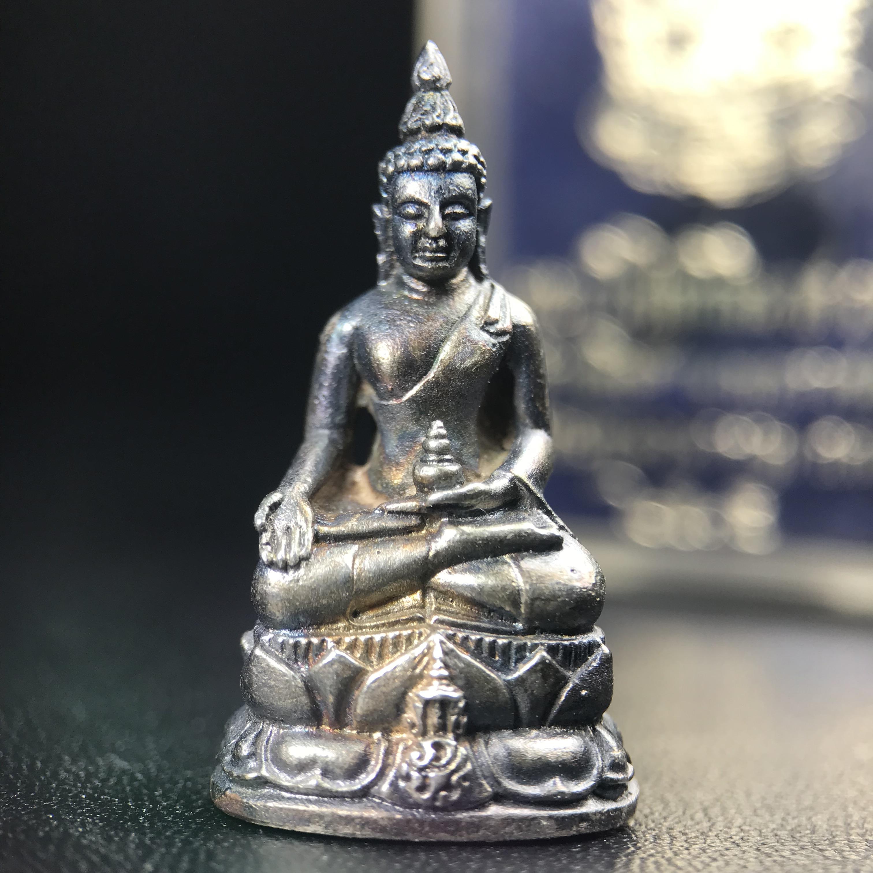 พระกริ่งไพรีพินาศ ภปร. รุ่นแรกของประเทศไทย วัดปทุมวนาราม ปี 2535 เนื้อเงิน(ผิวเดิม ผิวขึ้นรุ้งทั่วองค์ สวย งดงาม)(เข้มขลังทรงอานุภาพยิ่งใหญ่ กำราบศัตรูพ่ายสิ้น) ขนาดสูง 3 ซม. พร้อมกล่องบรรจุเดิมครบสมบูรณ์ (ในหลวงรัชกาลที่9เสด็จเททอง)(1ใน3000องค์)นิยมหายาก