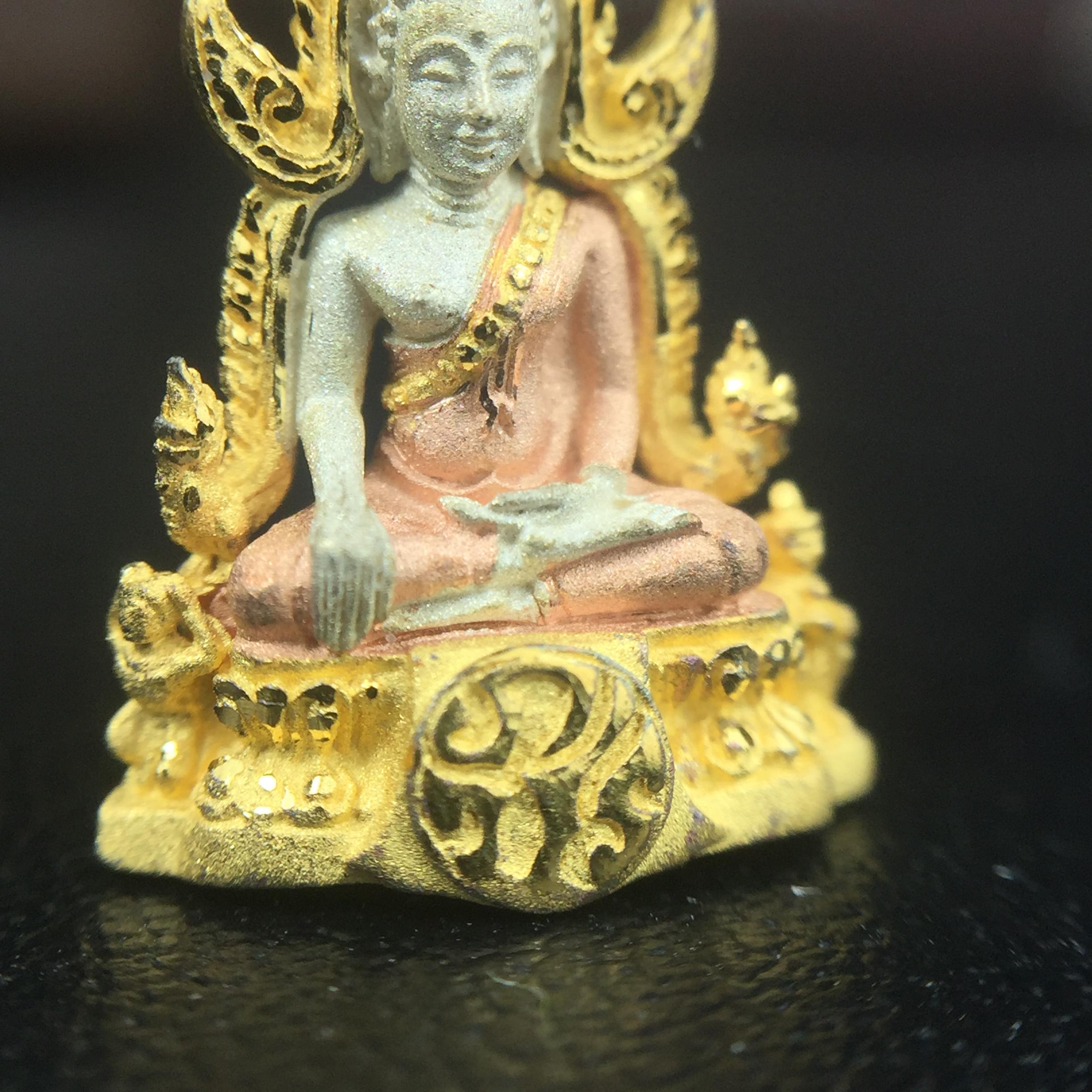 พระพุทธชินราช ภปร. โครงการ "เพราะแผ่นดินนี้ คือ แผ่นดินเกิด" ปี2548(รุ่นแรก) ลอยองค์ หน้าตัก 1/4 นิ้ว เนื้อเงินสามกษัตริย์(สภาพคัดสวย กล่องบรรจุเดิมครบ)