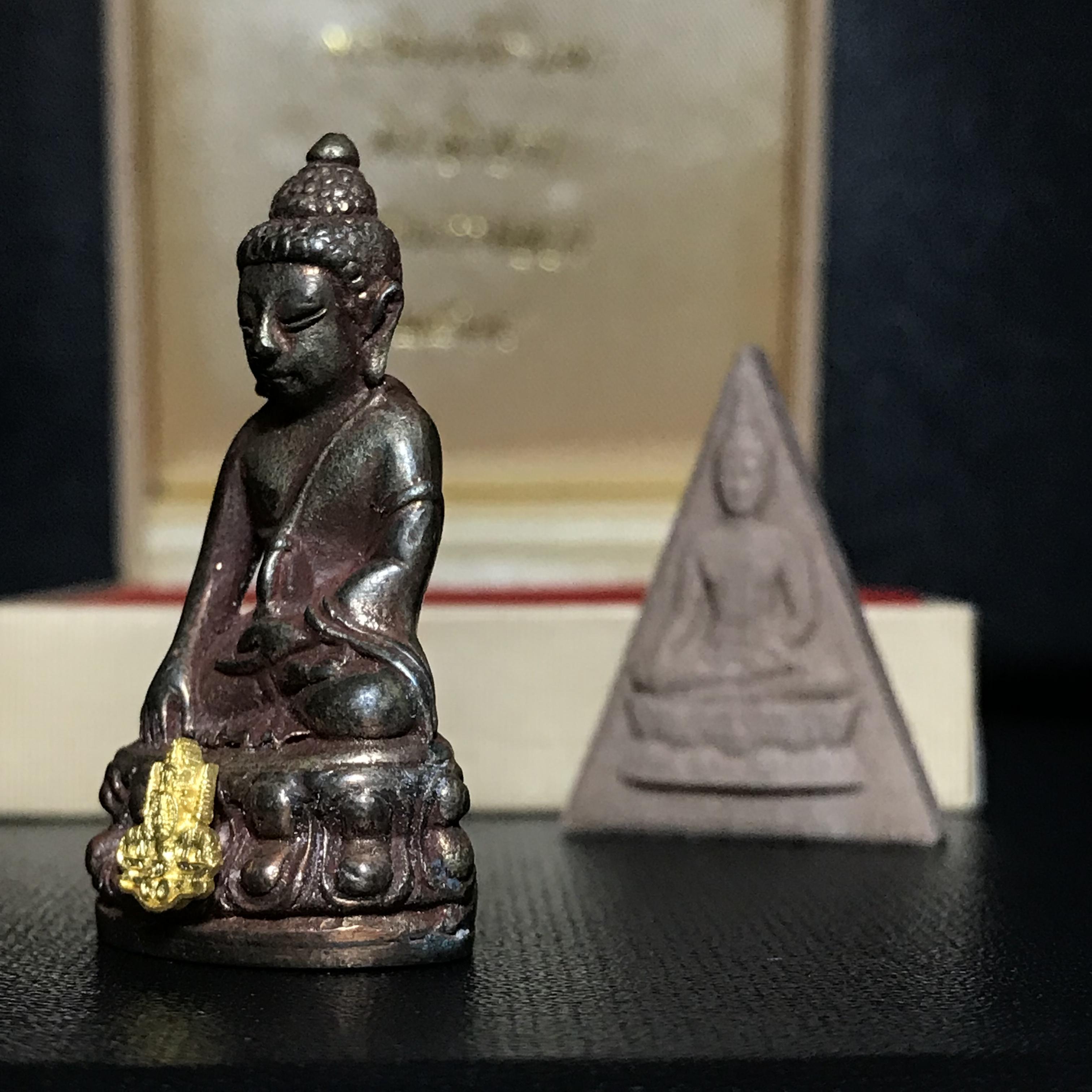 พระกริ่งเจริญโภคทรัพย์ พระพิมพ์จิตรลดา ที่ระลึกโครงการหลวง ปี2539(ชุดกรรมการหายาก)(1ใน1999ชุด)