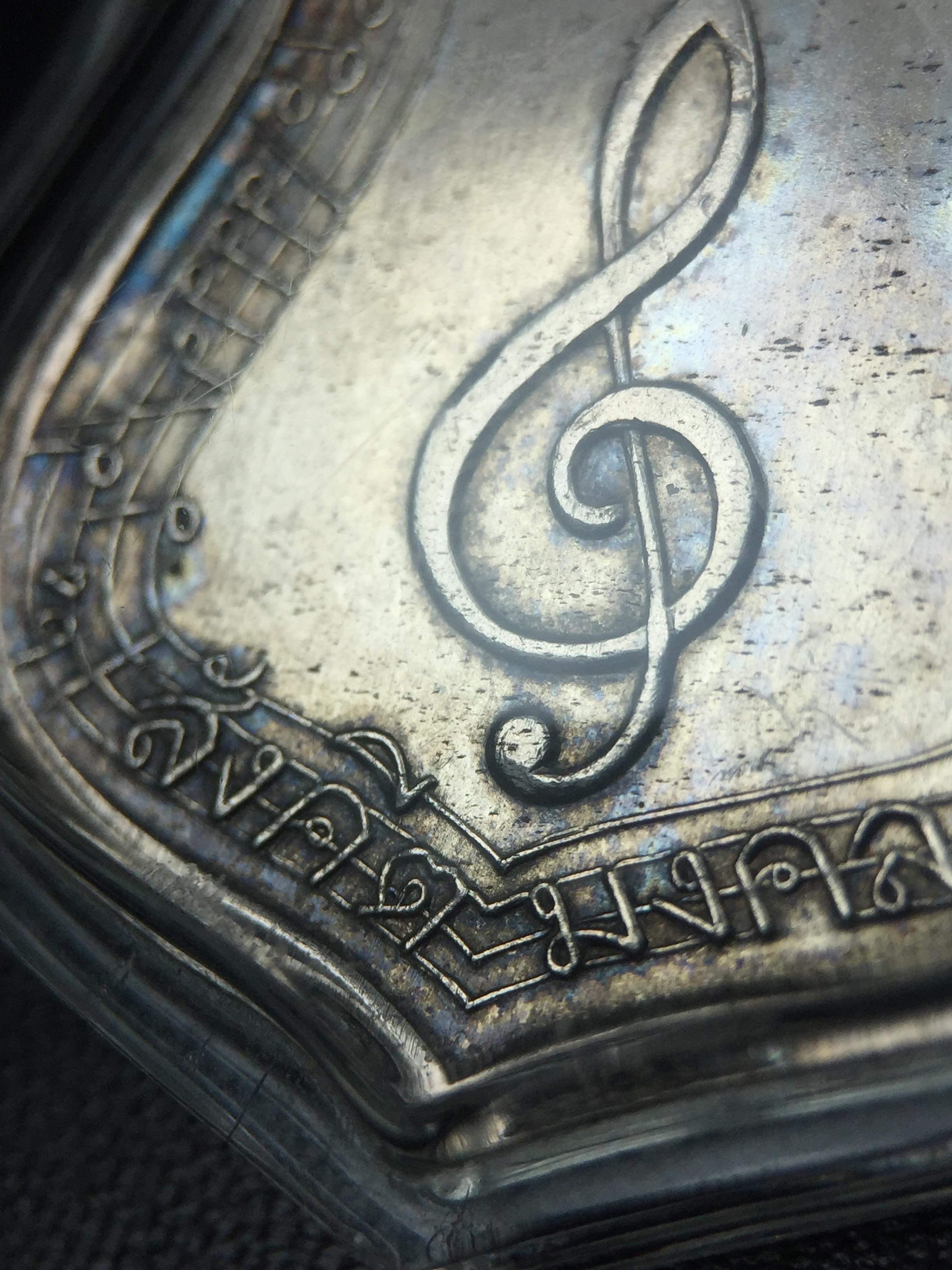 เหรียญสังคีตมงคล ภปร. ปี 2509(พระราชทาน)สุดยอดหายาก สร้างโดยพระราชทรัพย์ส่วนพระองค์ของพระบาทสมเด็จพระเจ้าอยู่หัวรัชกาลที่9(1ใน300 เหรียญ)เนื้อเงินสภาพสวยๆมีผิวขึ้นน้ำทองรุ้งๆเดิมๆตามกาลเวลา