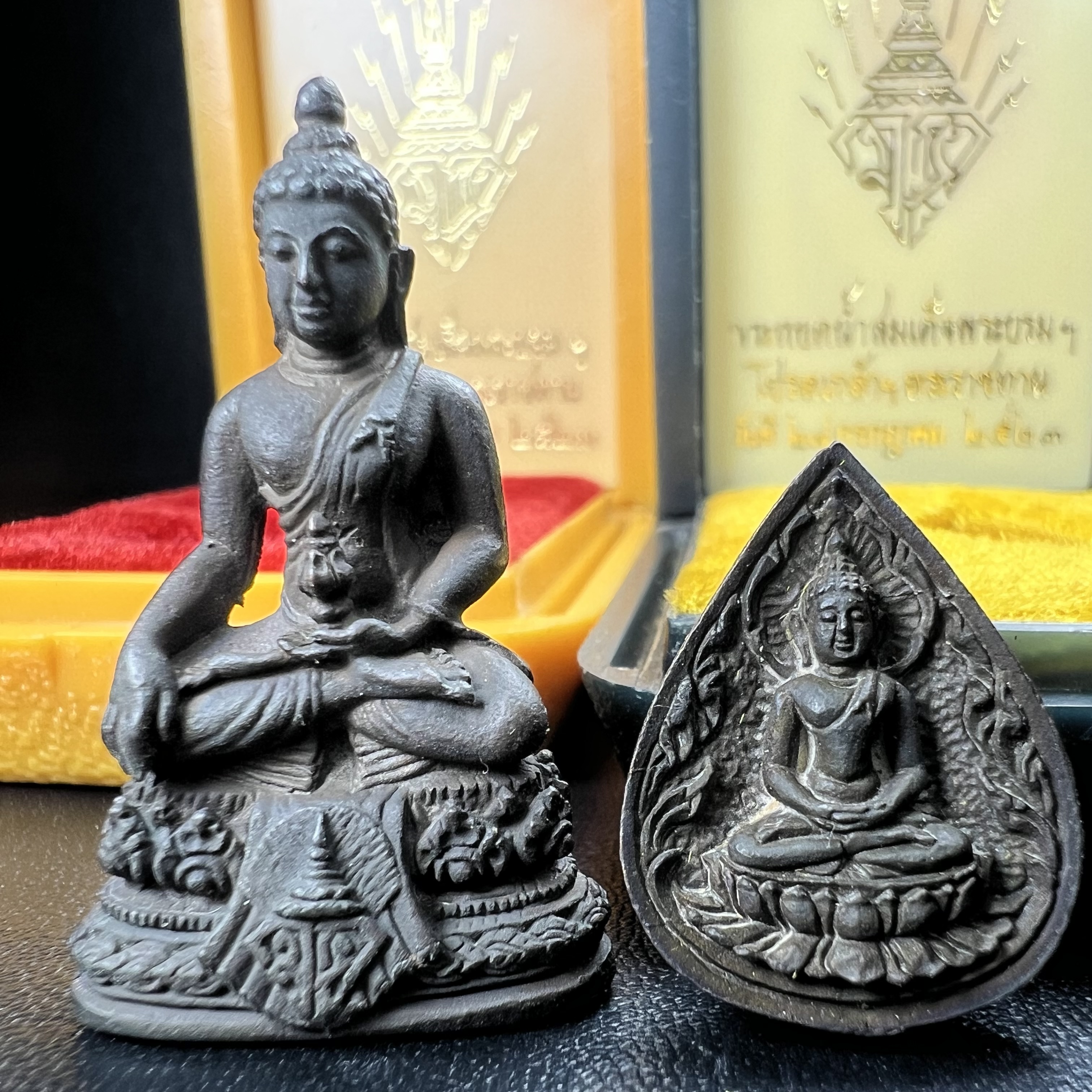 พระกริ่ง+พระหยดน้ำ มวก(รุ่นแรก)พระราชทาน ปี2523 วัดบวรนิเวศวิหาร เนื้อนวโลหะกล่องบรรจุเดิม(คัดสวยคมชัด เนื้อนวโลหะเข้มขลังตามแบบฉบับงานแกะแม่พิมพ์โดย นายช่างเกษม มงคลเจริญ แบบนิยม พร้อมกล่องบรรจุเดิม)(หลวงปู่โต๊ะร่วมปลุกเสก)