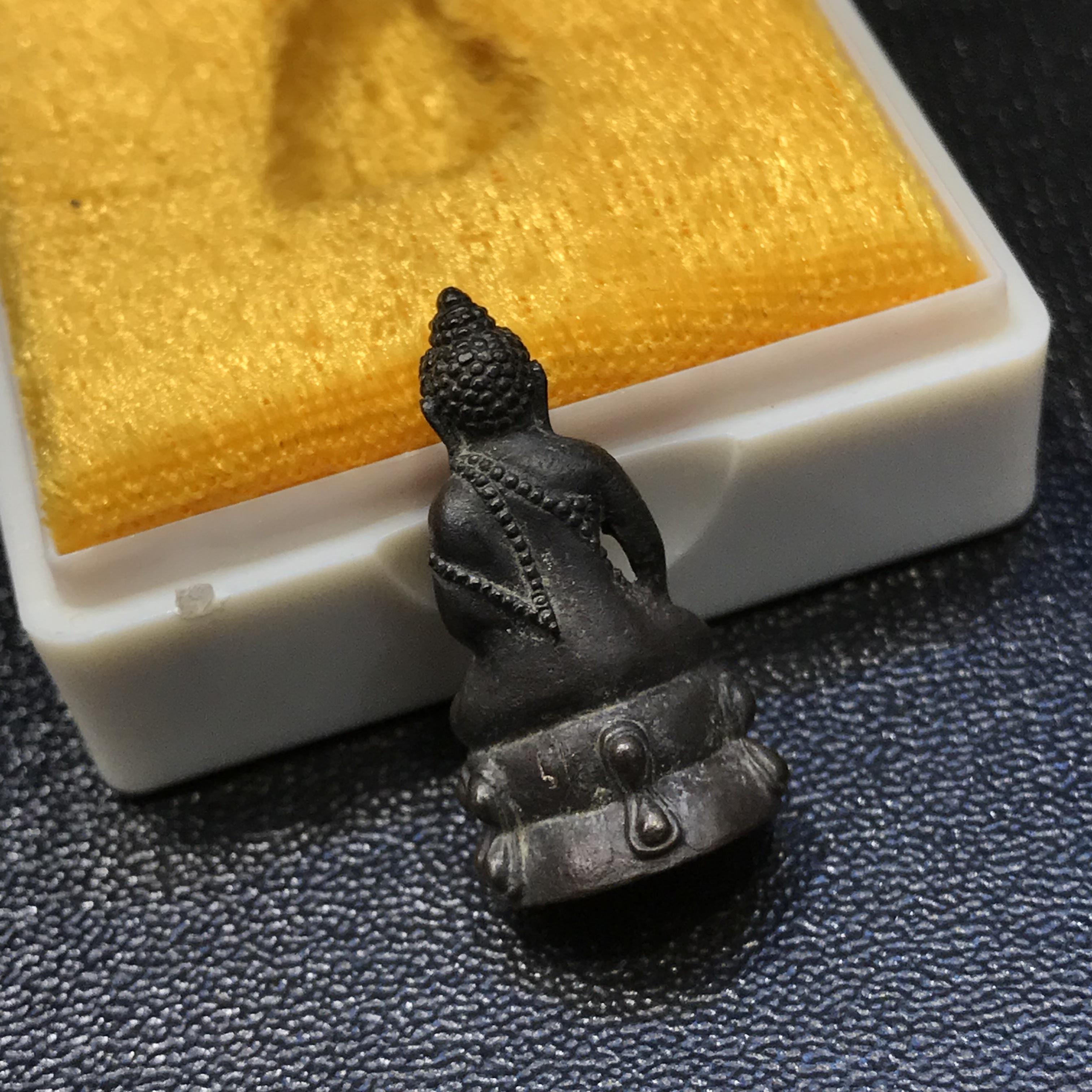 พระชัยวัฒน์นวปทุม ภปร. วัดปทุมวนาราม ปี2535 เนื้อเงิน+เนื้อนวโลหะ(ในหลวงรัชกาลที่9เสด็จเททอง)(สภาพสวยเดิมครบสมบูรณ์)