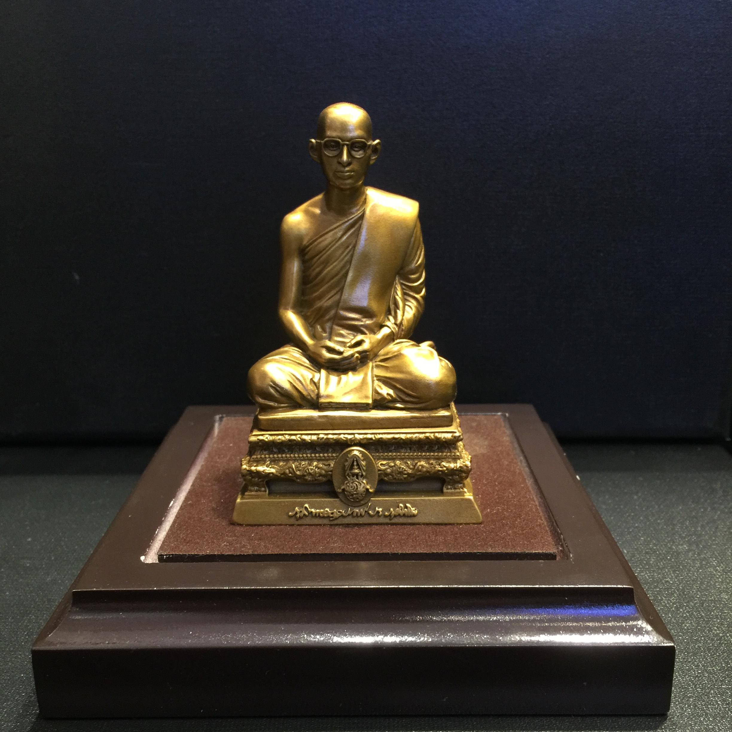 พระบรมรูปพระบาทสมเด็จพระเจ้าอยู่หัวทรงผนวช กำลังแผ่นดิน ปี2554