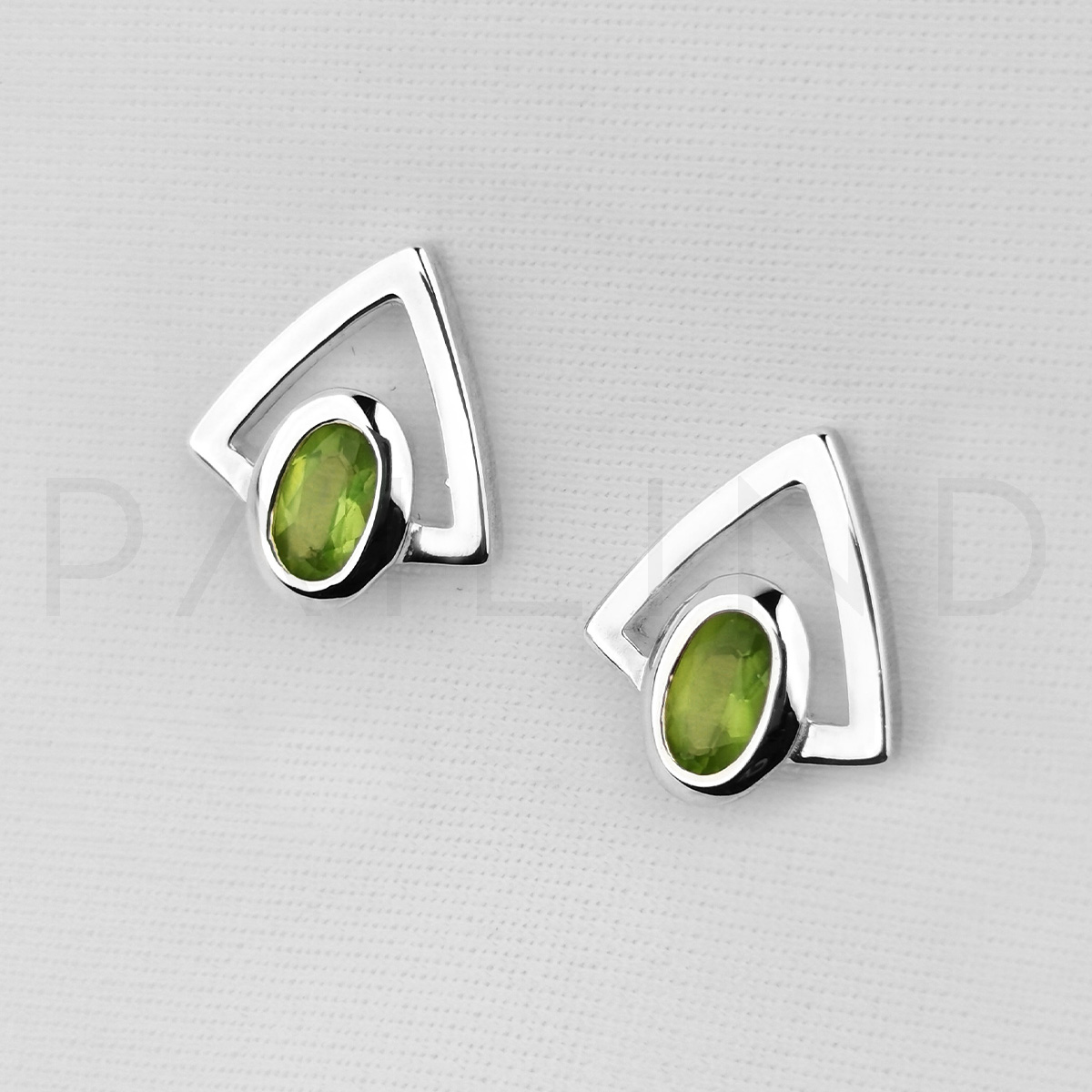 ต่างหูเงินประดับพลอย Peridot