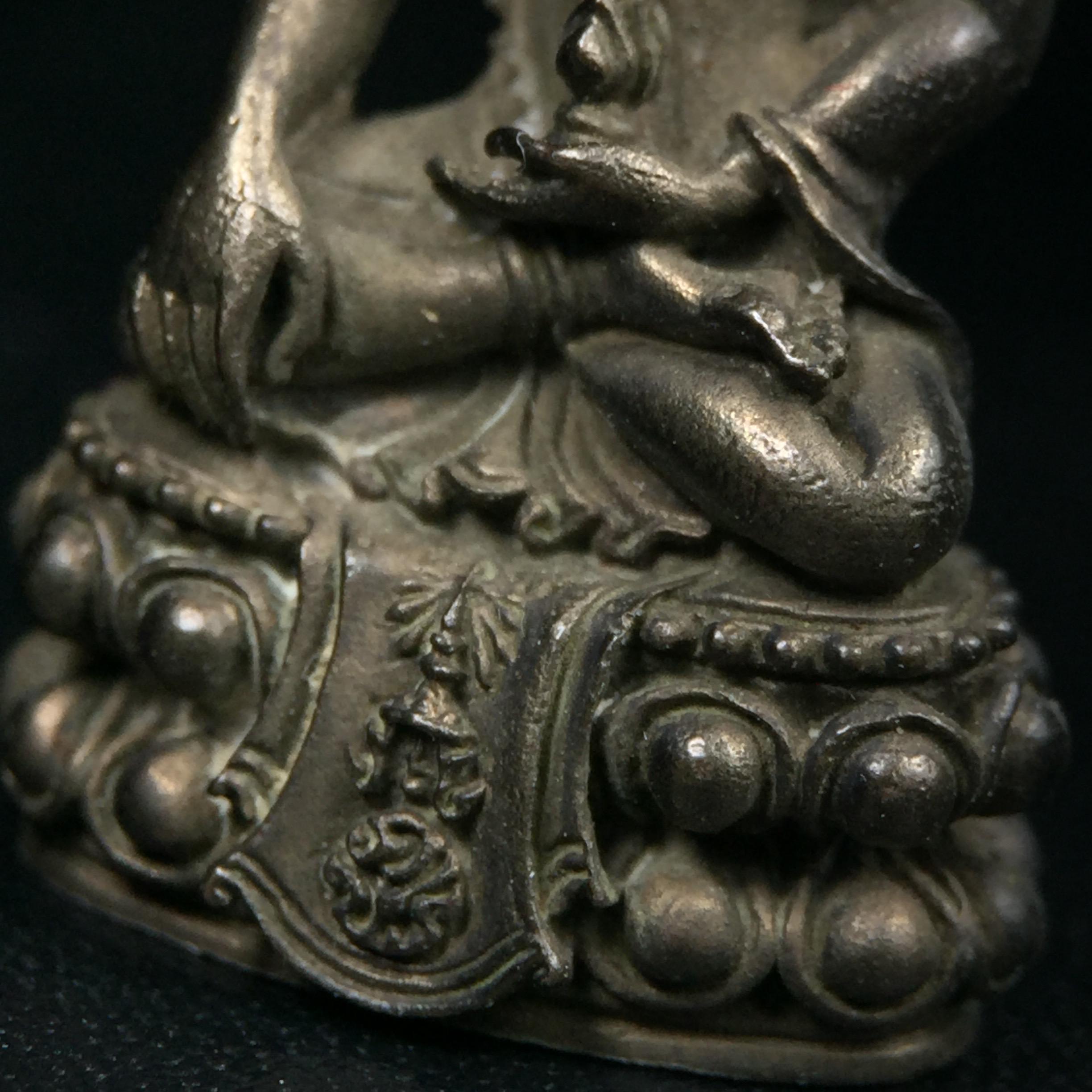 พระกริ่งศิรากาศ ภปร.(พระกริ่งคุ้มเกล้า)วัตถุมงคล"คุ้มเกล้าฯ" มูลนิธิ “คุ้มเกล้า” ในพระบรมราชูปถัมภ์ จัดสร้าง โรงพยาบาลภูมิพล เนื้อนวโลหะ(พิมพ์หน้าไทย)(ในหลวงรัชกาลที่9เสด็จเททอง)(พิธีใหญ่)(นิยม)