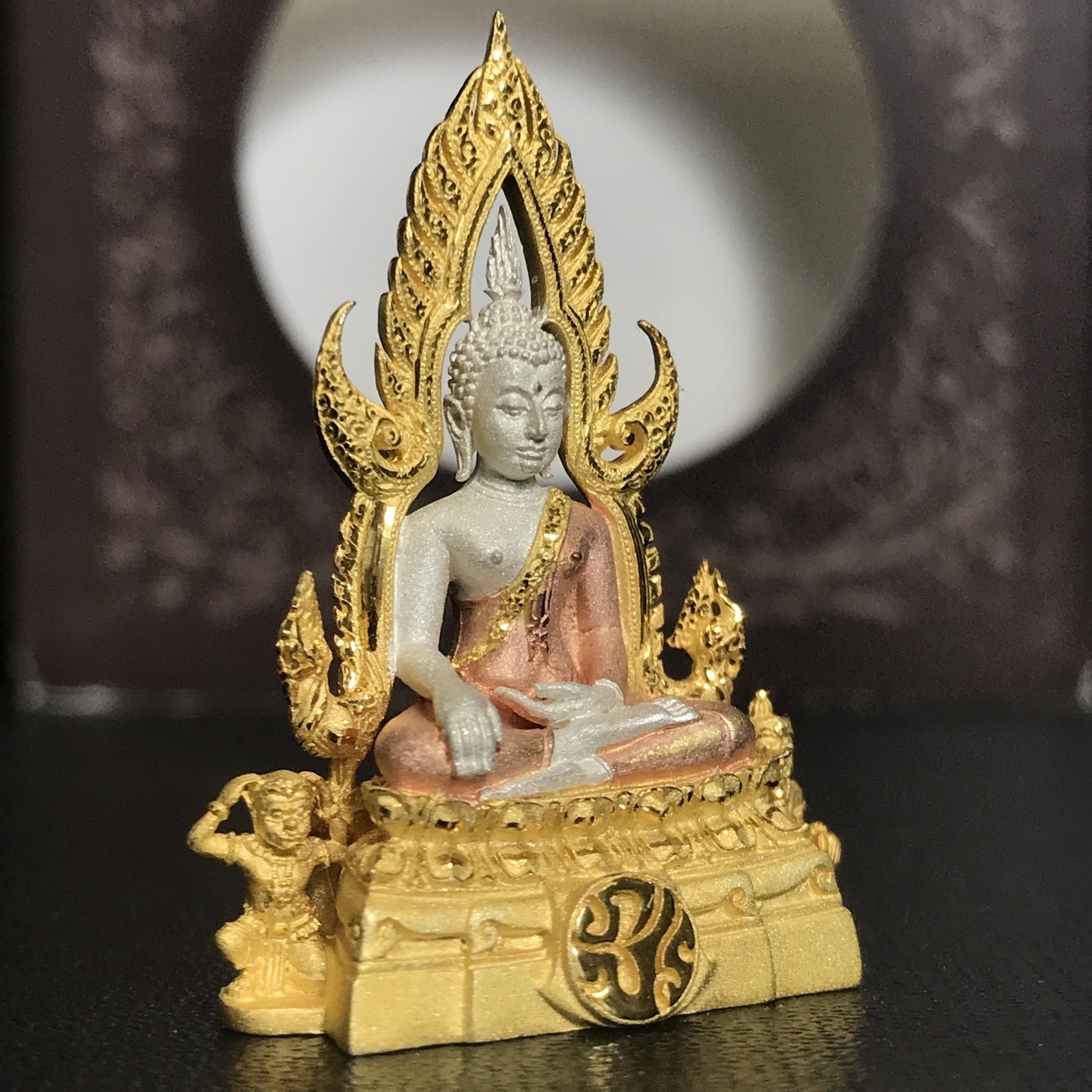 พระพุทธชินราช ภปร. โครงการ "เพราะแผ่นดินนี้ คือ แผ่นดินเกิด" ปี2548(รุ่นแรก) ลอยองค์ หน้าตัก 1/2 นิ้ว เนื้อเงินสามกษัตริย์