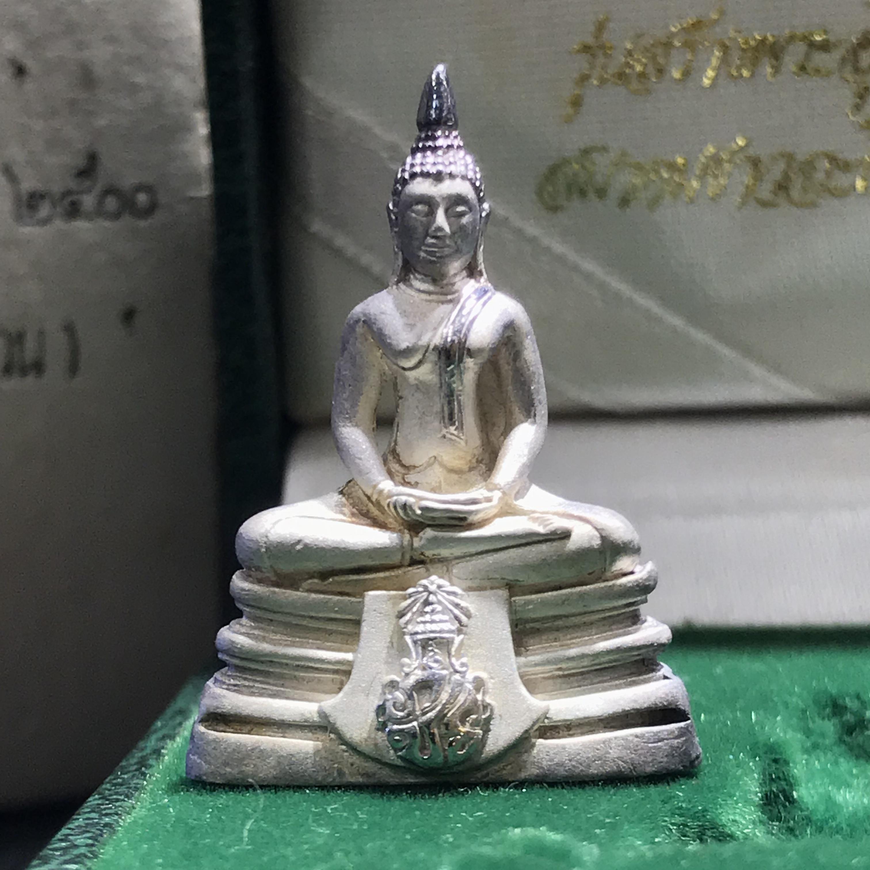 พระกริ่งพระพุทธโสธร ภปร. รุ่นย้อนยุค เนื้อเงิน ปี2539