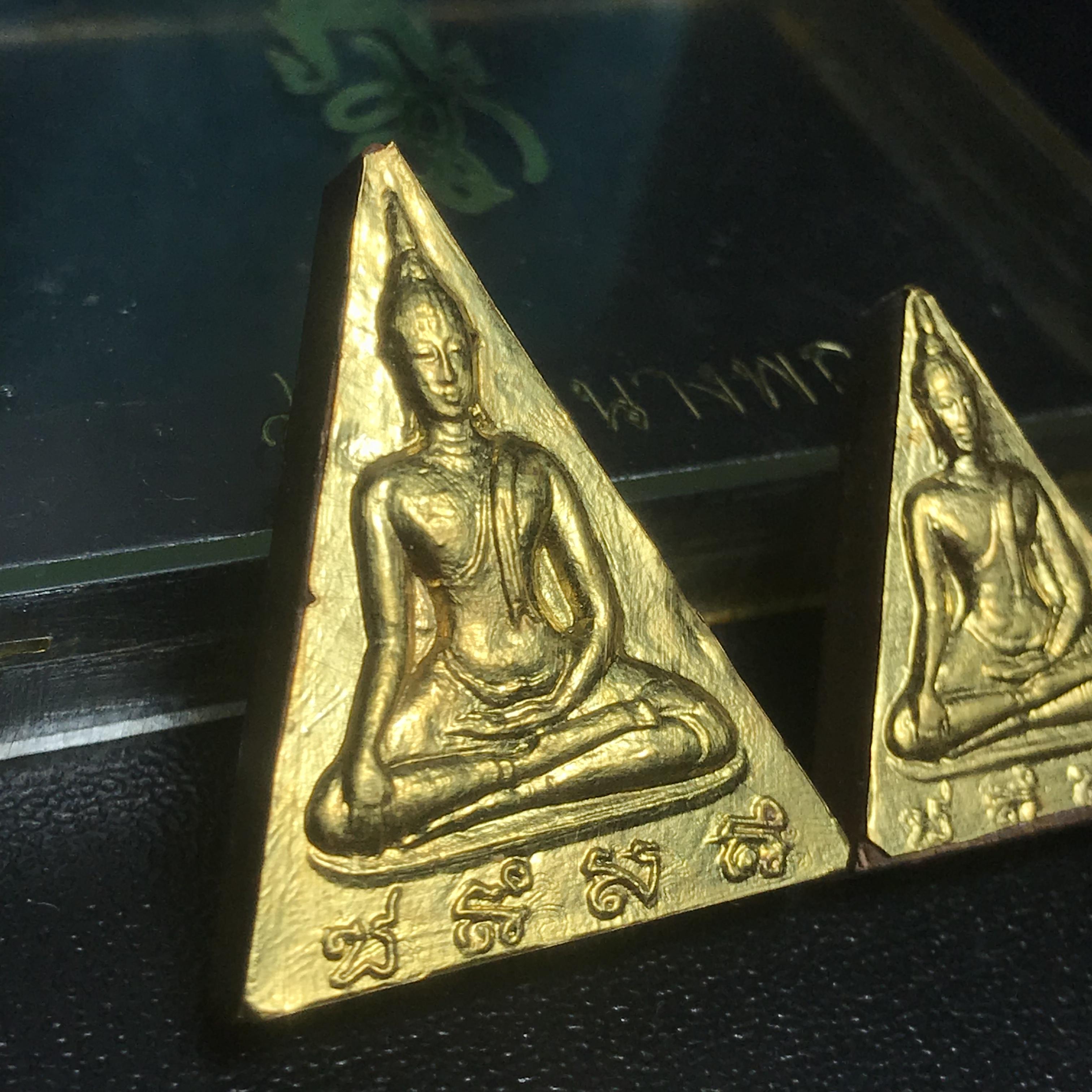 พระสมเด็จนางพญา สก. วัดบวรนิเวศวิหาร ปี2519 ชุดพิเศษกรรมการ หน้ากากทองคำ พิมพ์ใหญ่-เล็กกล่องบรรจุเดิม(ในหลวงรัชกาลที่9และสมเด็จพระราชินี เสด็จร่วมในพิธี)(พิธีใหญ่)(มวลสารดี)(พบเจอและหายากที่สุดในรุ่น)