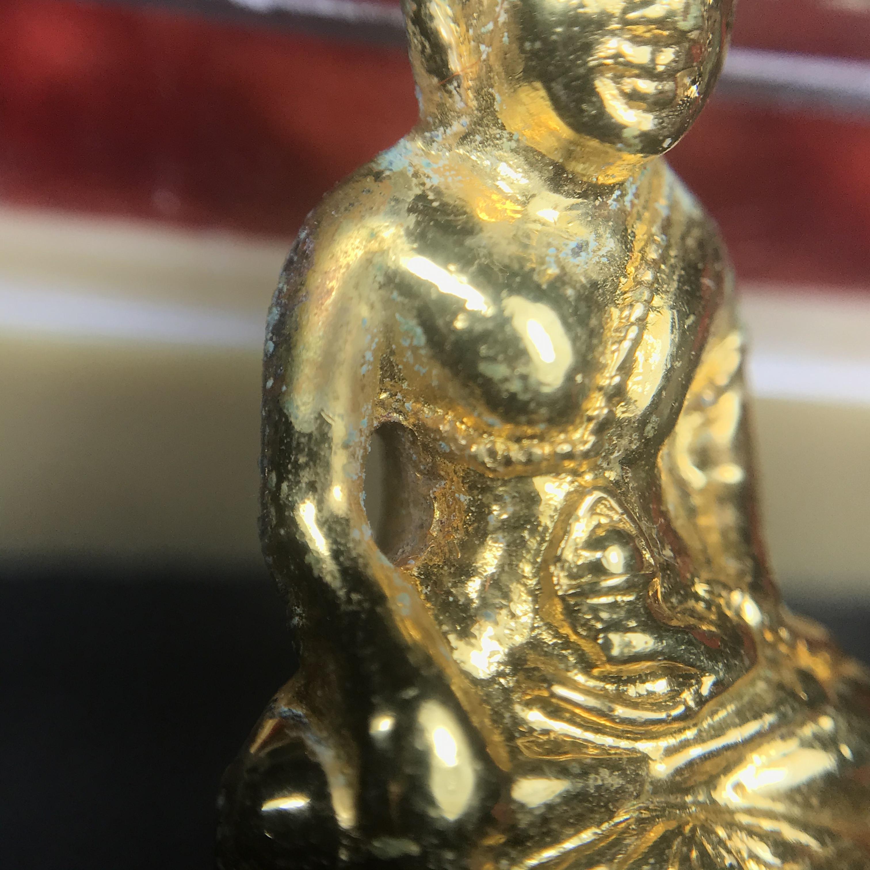 พระกริ่งโสฬส (มปร.) วัดราชประดิษฐ์ ปี 2515 เนื้อกะไหล่ทอง(กรรมการ)(กะไหล่ทองเดิมหายาก กล่องบรรจุเดิมครบ) เนื้อกะไหล่ทองเดิม สร้างน้อย หายาก หลวงปู่ทิม ปลุกเสก(ในหลวงรัชกาลที่9 เสด็จเททอง)พระดี พิธีใหญ่