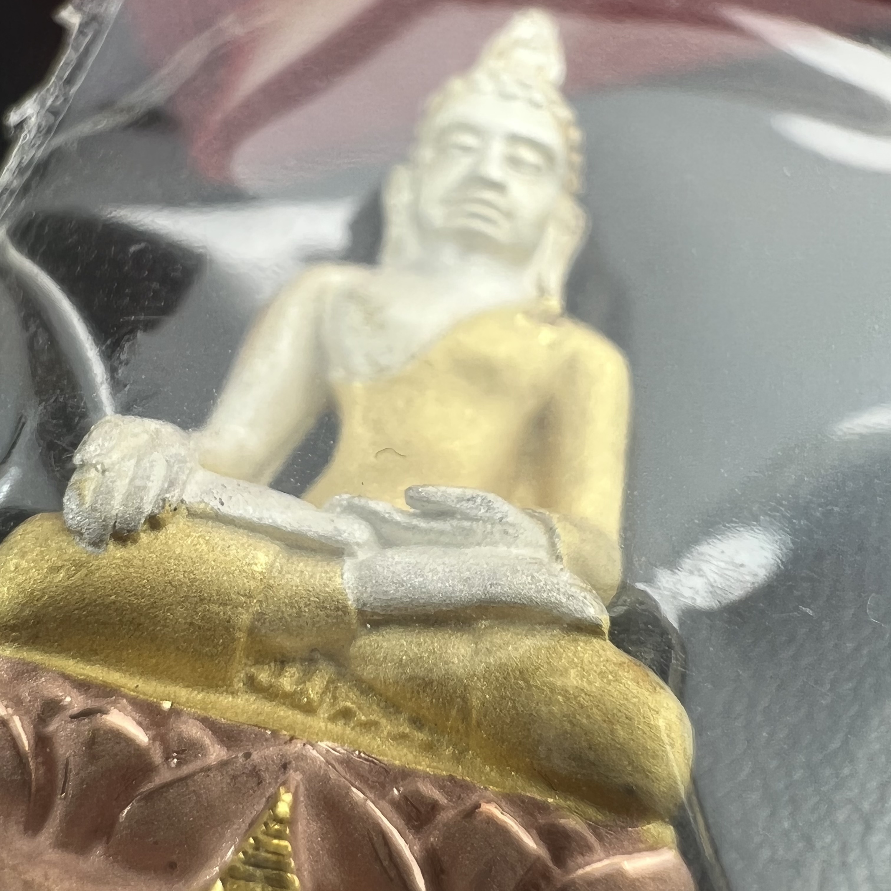 พระไพรีพินาศ รุ่นมหามงคล 72 พรรษา (6 รอบ) ในหลวงรัชกาลที่9 ปี2542 พิมพ์ใหญ่ เนื้อเงินบริสุทธิ์ 99.9% ชุบสามกษัตริย์แบบพ่นทรายขัดเงาบางส่วน(สภาพสวยซีนซองเดิมกล่องบรรจุเดิมครบสมบูรณ์)1 ใน 1500 องค์