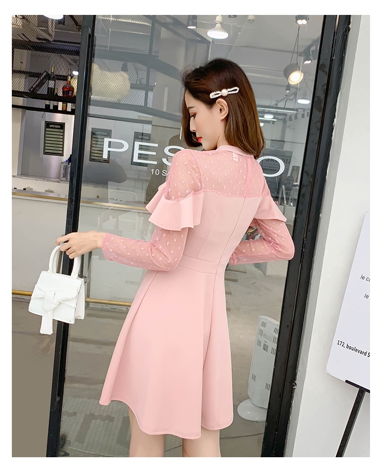 ชุดเดรสสั้นผ้าโพลีเอสเตอร์กึ่งผ้ายืดสีชมพู คอกลม เสื้อส่วนบนแขนยาวผ้าโปร่ง ระบายด้านหน้า กระโปรงทรงเอ สวยหวานดูดี