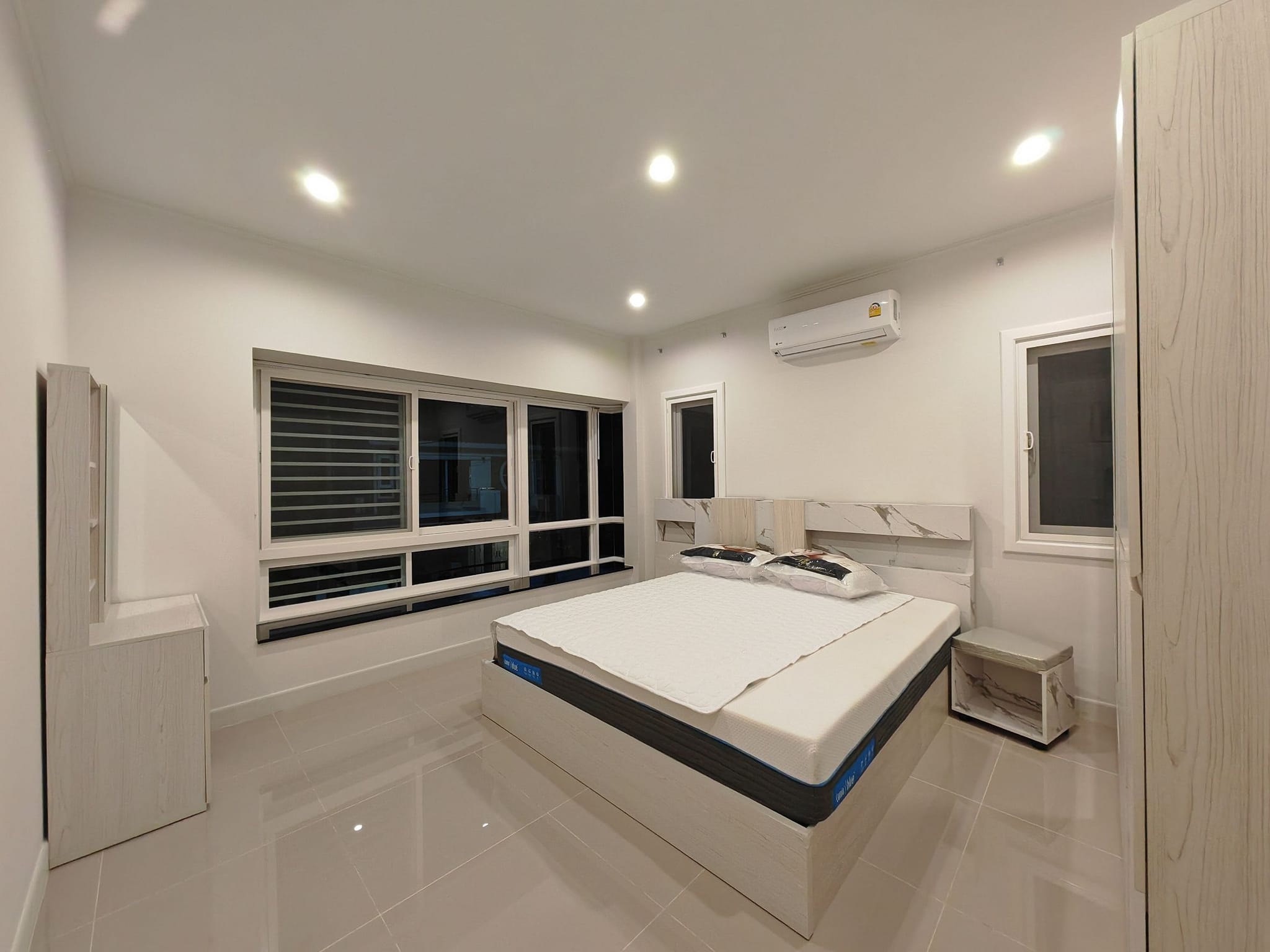 Thalang House Supalai Essence 3 bed room near Robinson. for Rent