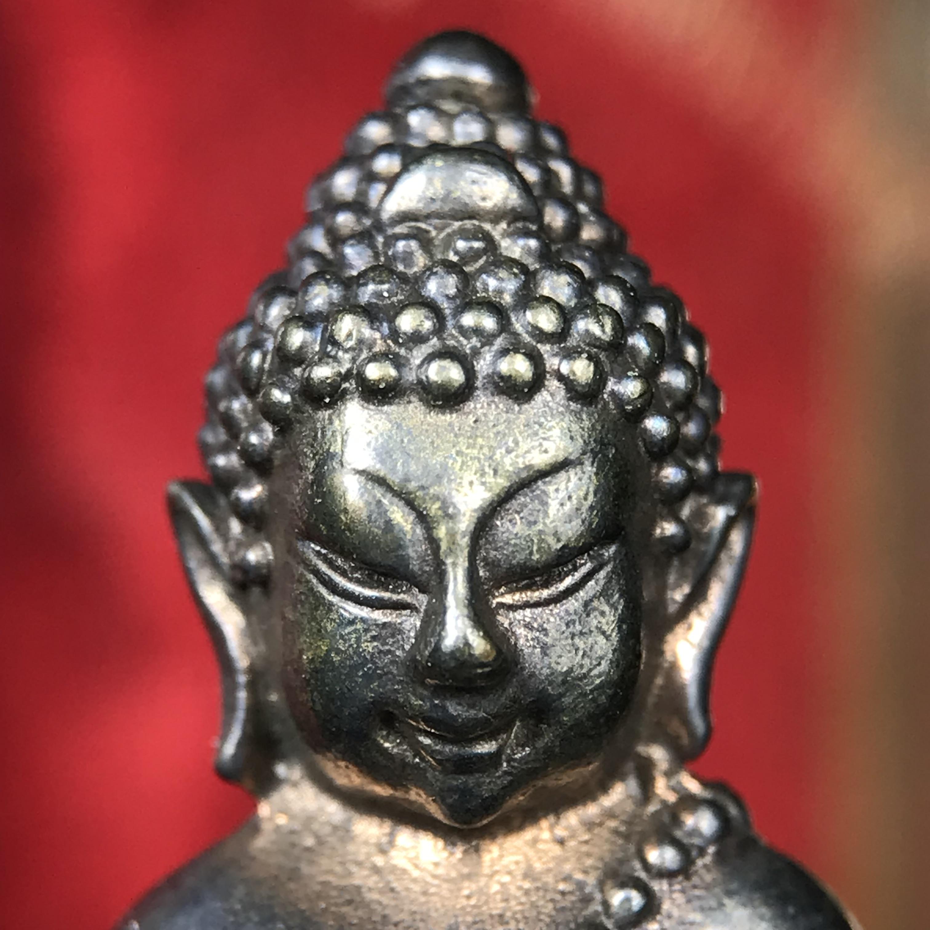 พระกริ่งนเรศวรพระองค์ดำ + พระชัยวัฒน์พระองค์ดำ อนุสรณ์ 100 ปี พิษณุโลกพิทยาคม (โรงเรียนชาย) พิธีจักรพรรดิมหาพุทธาภิเษก ปี 2542 เนื้อนวโลหะ(เต็มสูตรแก่ทองคำ) พิธีใหญ่มวลสารดีเกจิอาจารย์ยอดนิยมร่วมปลุกเสก*** ตอกโค้ดและหมายเลข*** 1 ใน 4999 องค์ ยอดนิยมหายาก