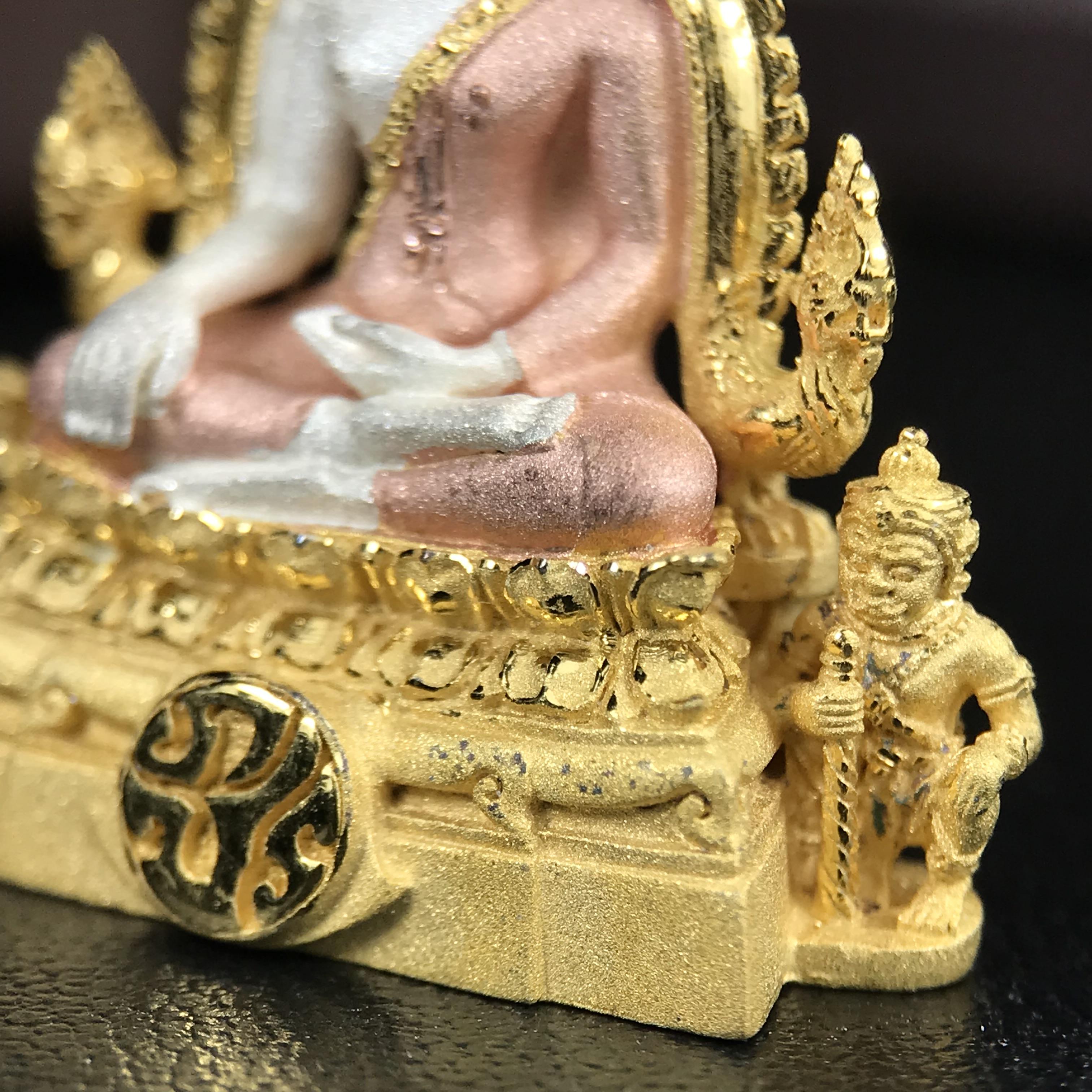 พระพุทธชินราช ภปร. โครงการ "เพราะแผ่นดินนี้ คือ แผ่นดินเกิด" ปี 2548(รุ่นแรก) ลอยองค์เนื้อเงินสามกษัตริย์ หน้าตัก 1/2 นิ้ว (ขนาด 3.5 x 2.5 ซม.) พุทธศิลป์งดงามทรงคุณค่า รุ่นยอดนิยม(องค์หมายเลข 9141)เลขสวยเลขเก้าหน้า...เจริญก้าวหน้าในทุกๆด้าน