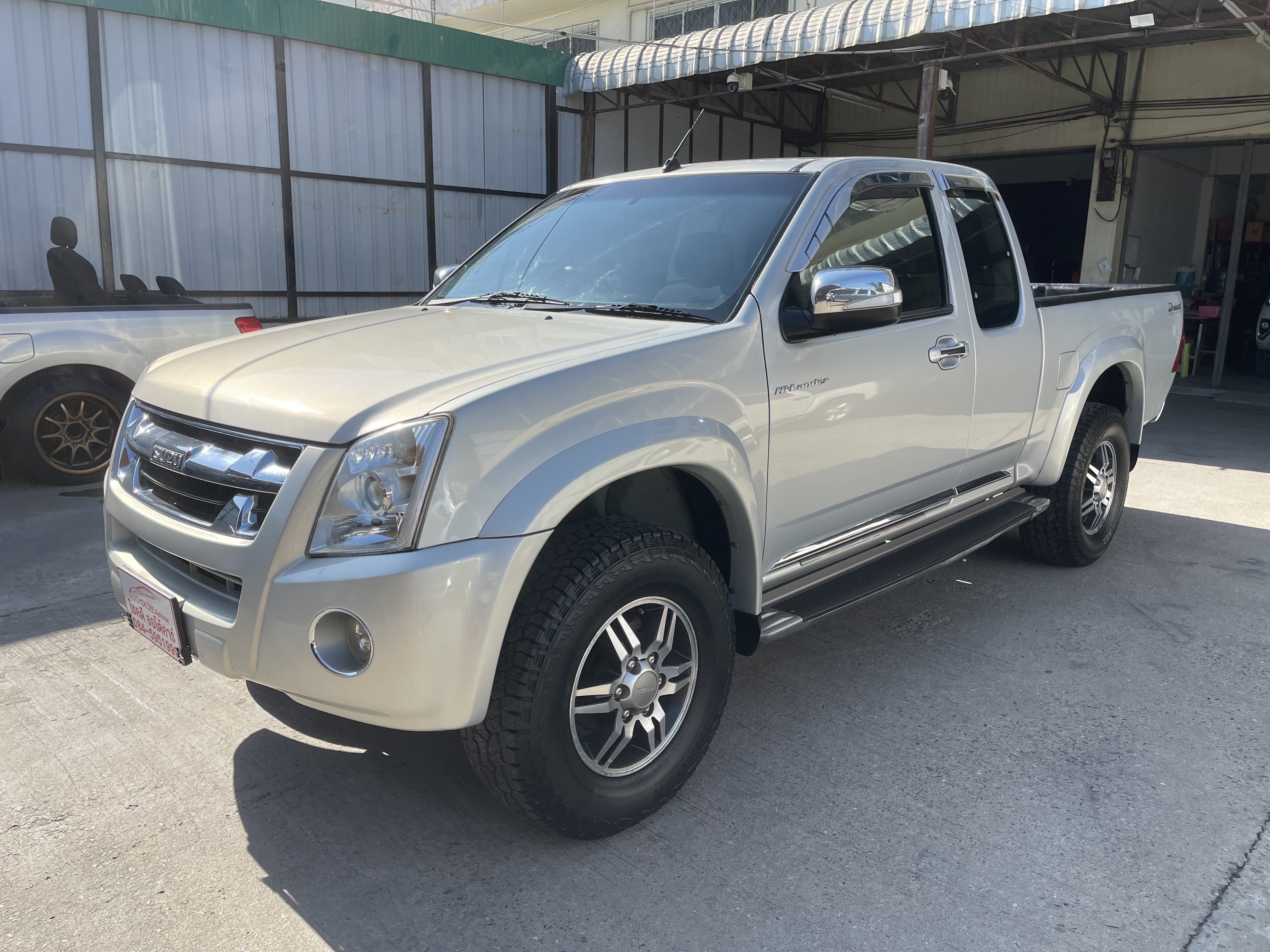 Isuzu Dmax Cab Hi-Lander 2.5 Abs 2011 เงิน