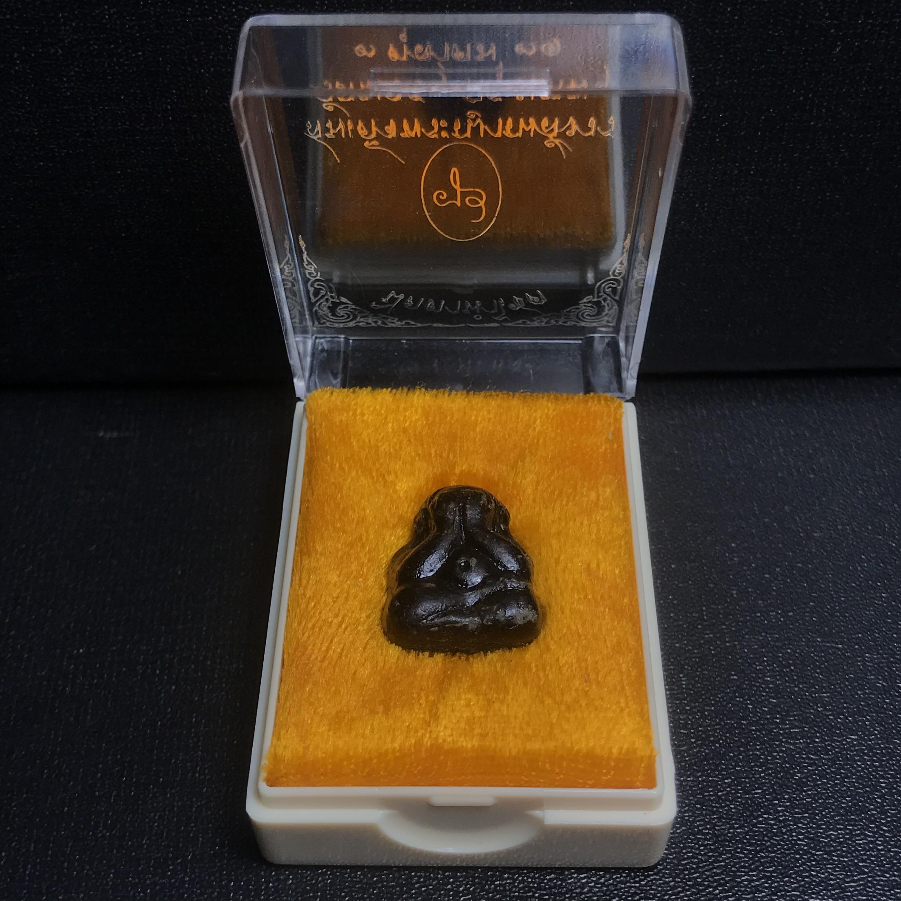 พระปิดตานำโชค สมเด็จพระญาณสังวร วัดบวรนิเวศวิหาร กรุงเทพ ปี2531(เจริญก้าวหน้า มีโชคลาภ การค้าเจริญรุ่งเรื่อง แคล้วคลาดปลอดภัย)