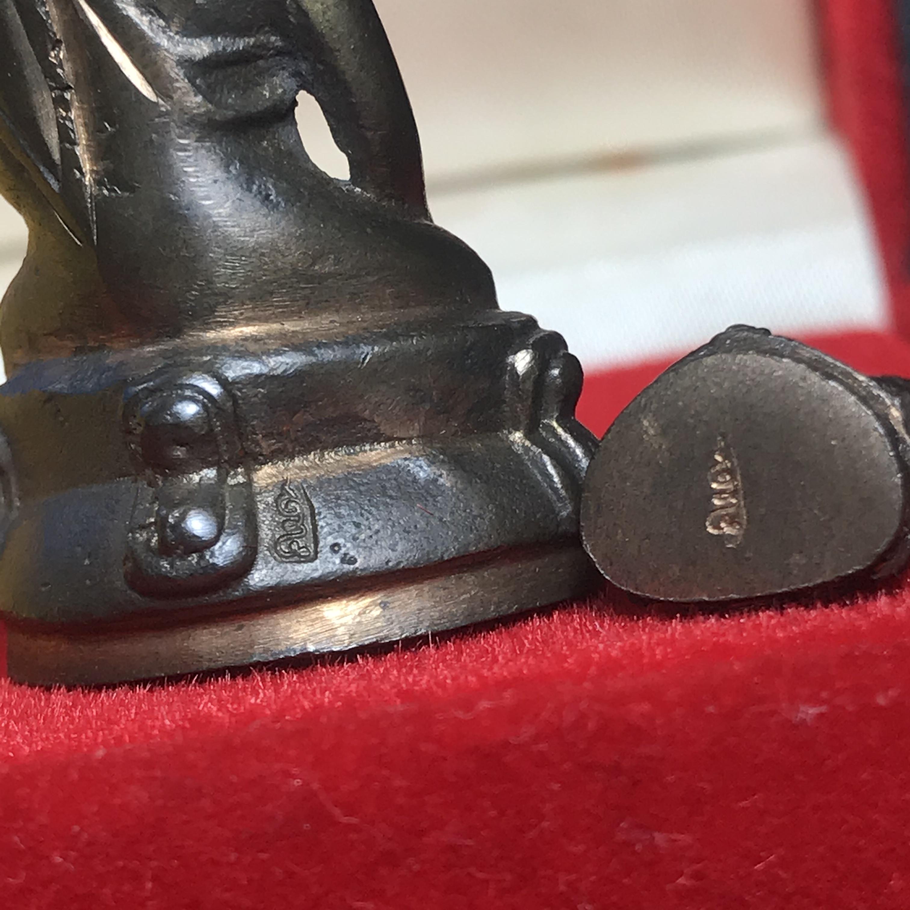 พระกริ่ง-พระชัยวัฒน์ ปวเรศ ปี2530 วัดบวรนิเวศราชวรวิหาร(ในหลวง ร.9 เสด็จเททอง)(บรรจุเส้นเกศาในหลวงรัชกาลที่9)พร้อมสูจิบัตรเดิมตอนจัดสร้าง(สภาพสวยครบสมบูรณ์))