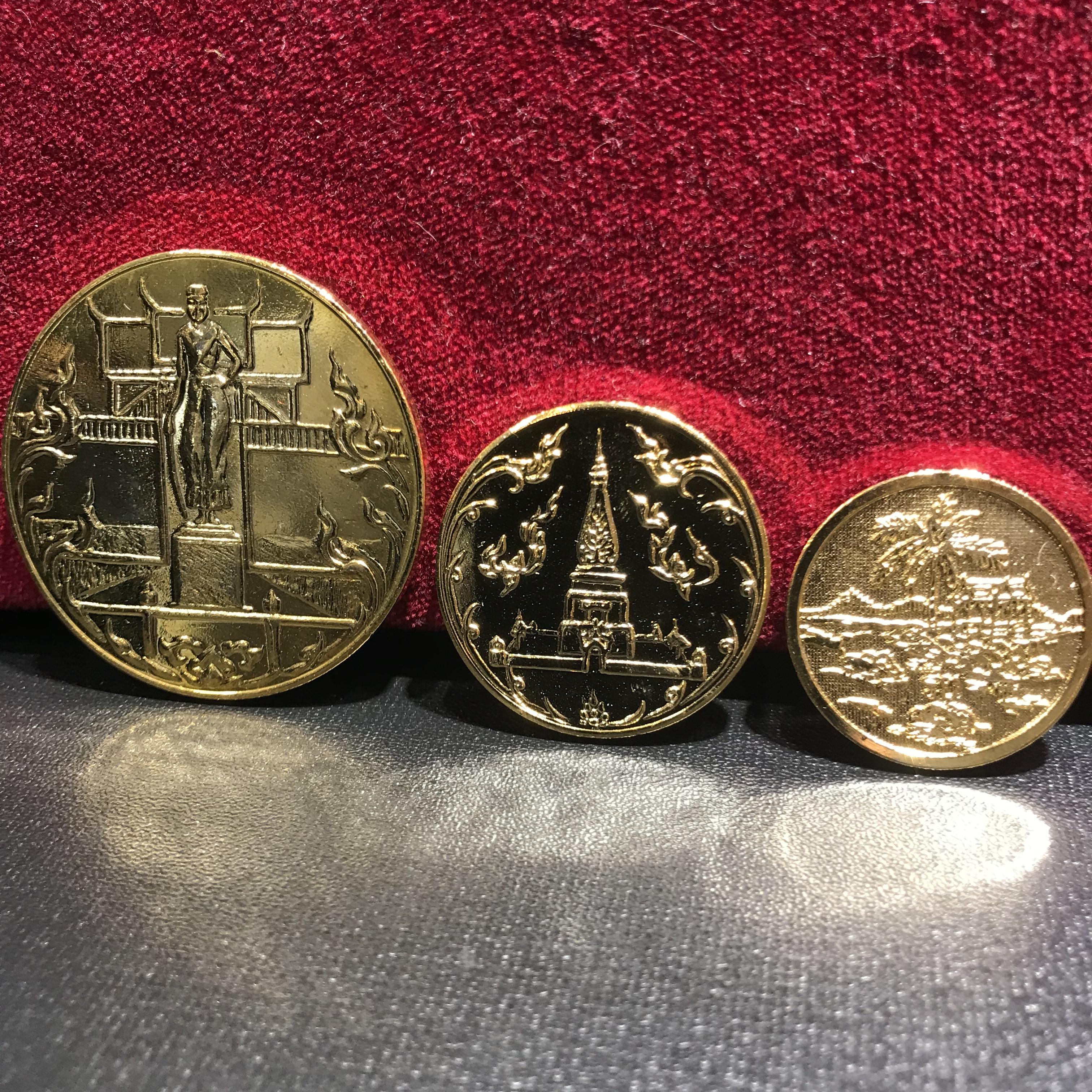 เหรียญที่ระลึกเฉลิมพระเกียรติ์ ฉลองสิริราชสมบัติ ครบ 50ปี รัชกาลที่9 ตรากาญจนาภิเษก สวนสยามทะเลกรุงเทพ จัดสร้าง ปี2539(ครบชุดพร้อมกล่องบรรจุเดิม)