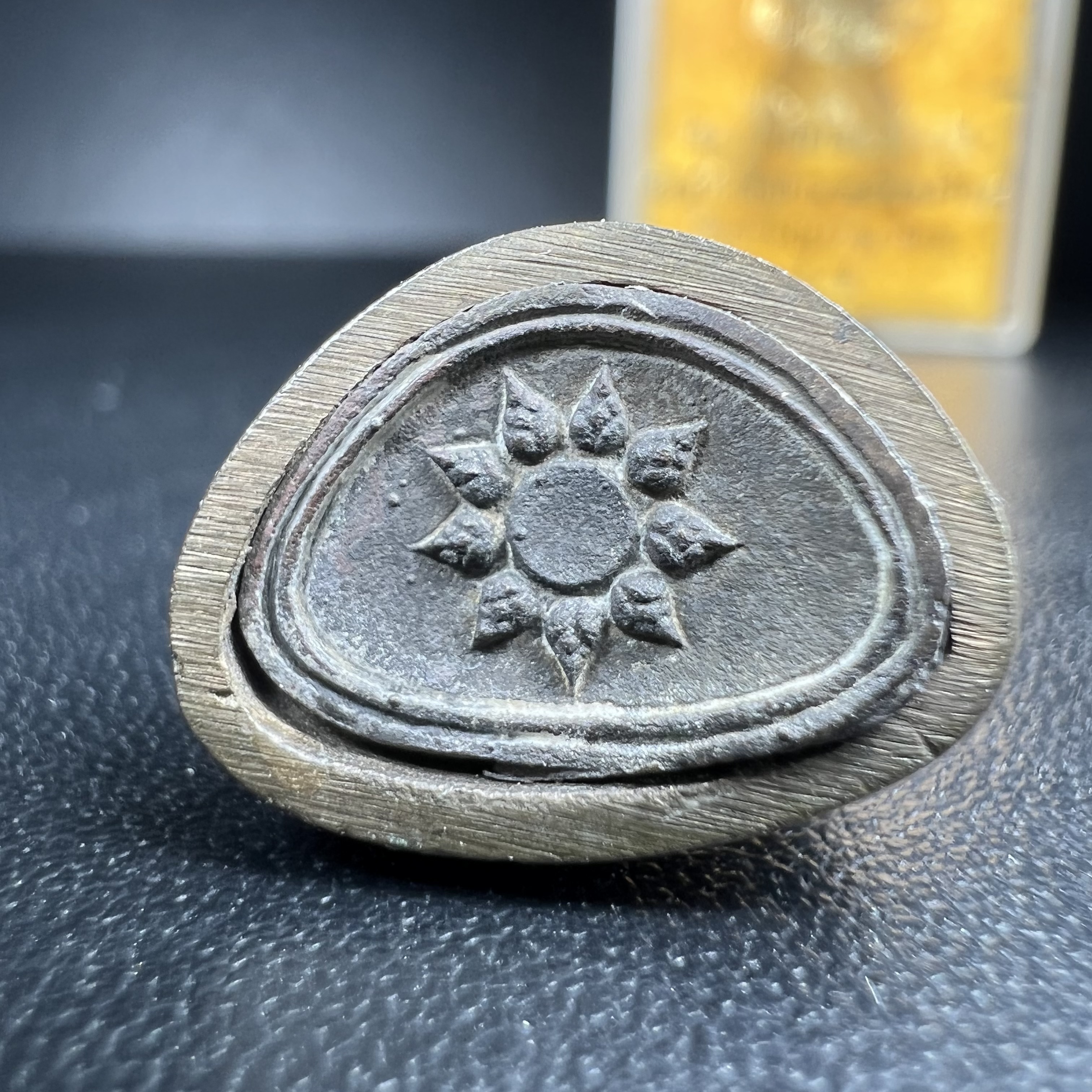 พระกริ่งไพรีพินาศ ภปร. รุ่นแรกของประเทศไทย วัดปทุมวนาราม ปี2535 เนื้อนวโลหะ นิยม งดงามกล่องครบ (ในหลวงรัชกาลที่9เสด็จเททอง)(1ใน3000องค์)หายาก