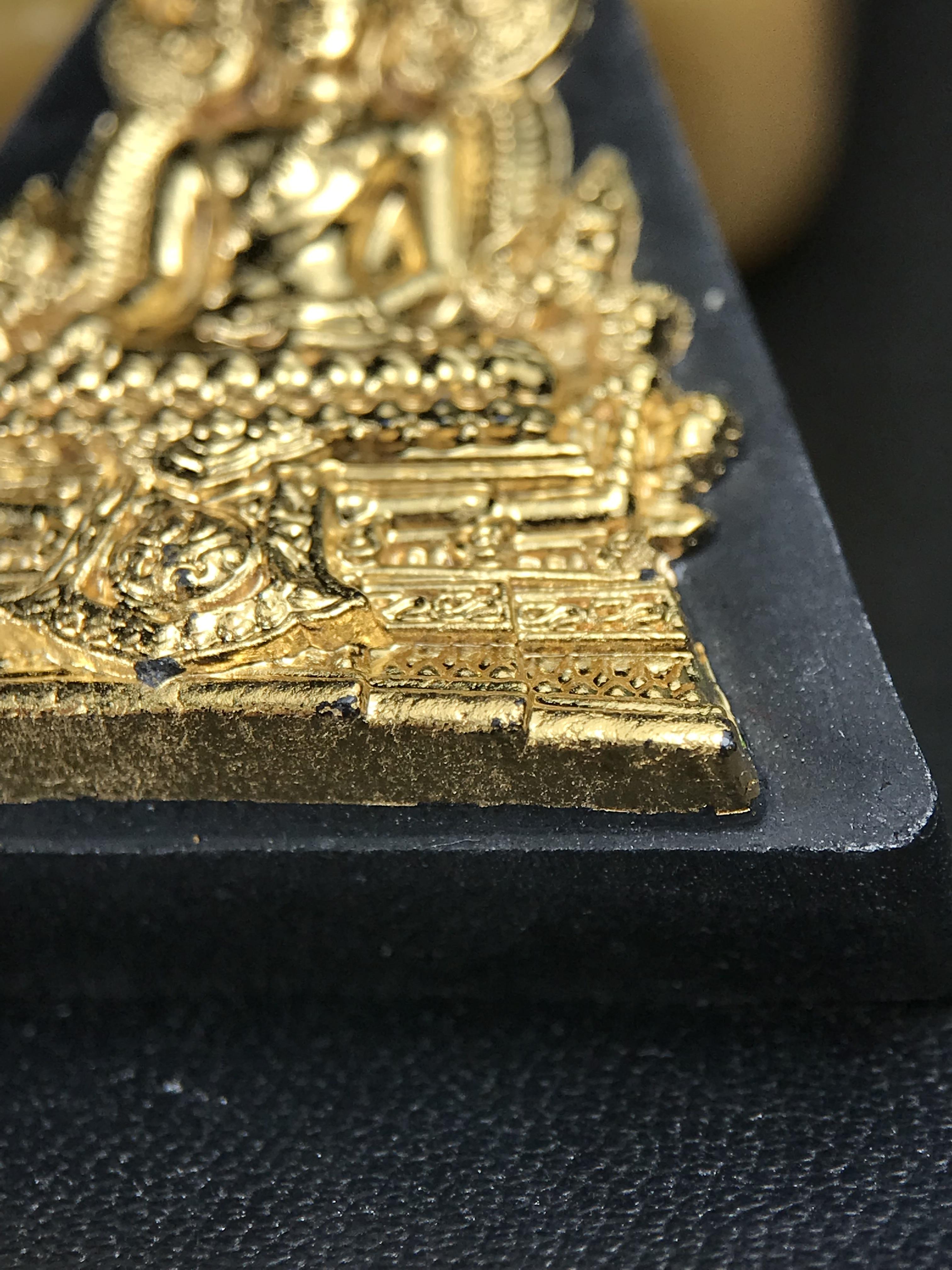 พระพุทธชินราช ภปร. 84พรรษา เนื้อผงปิดทองด้านหน้า หลัง ภ.ป.ร. เนื้อทองคำ(2.6 กรัม) (พระราชทานมวลสาร จิตรลดาและเส้นพระเจ้า(เส้นผม)ในหลวงรัชกาลที่9)พุทธศิลป์ทรงคุณค่าอีกหนึ่งรุ่นยอดนิยม(องค์หมายเลข ๑๑๐๙)1 ใน 3000 องค์ หายาก