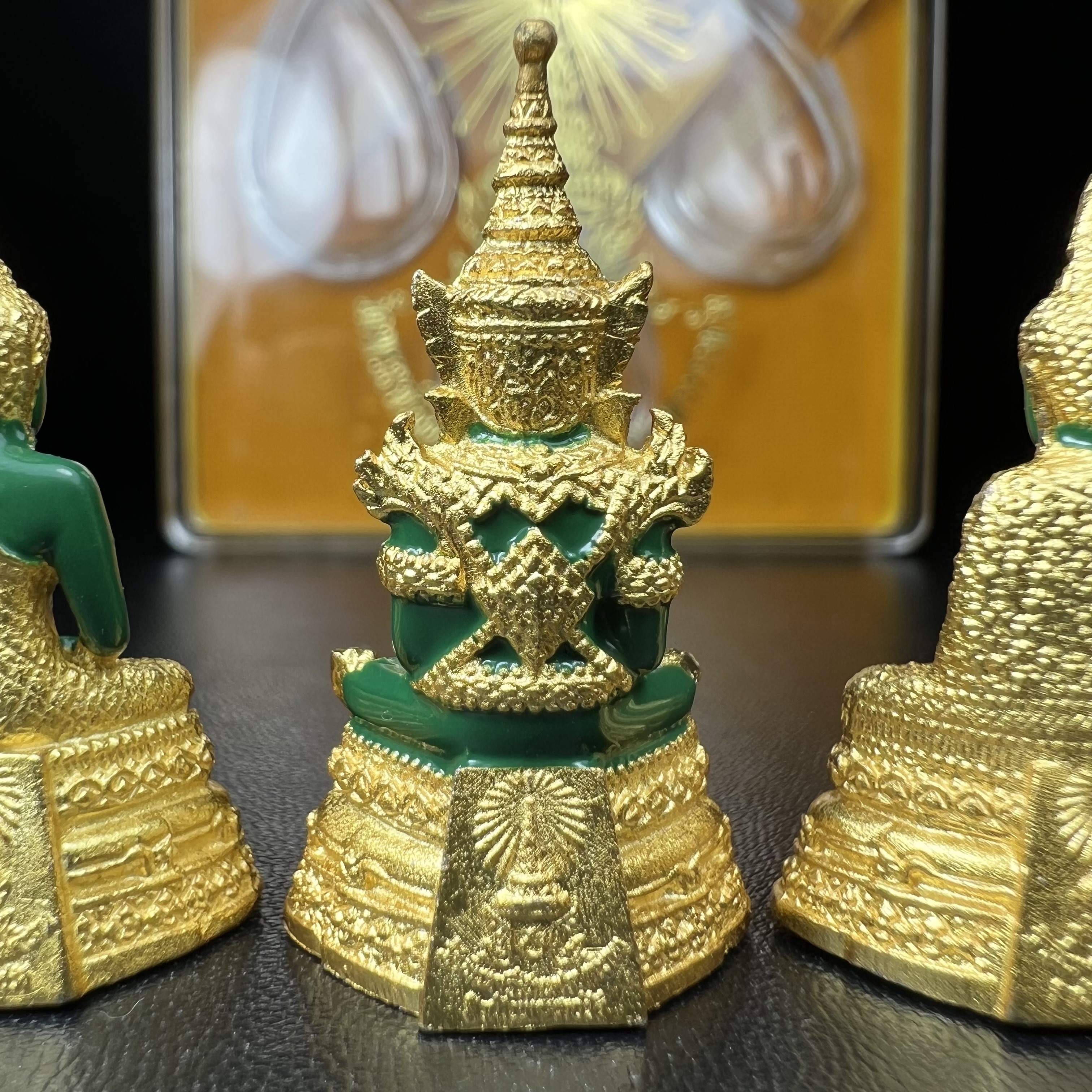 พระพุทธมหามณีรัตนปฏิมากร(พระแก้วมรกต) วัดพระศรีรัตนศาสดาราม สำนักพระราชวัง จัดสร้าง ชุด3 ฤดู ร้อน ฝน หนาว(บรรจุมวลสารใต้ฐาน)