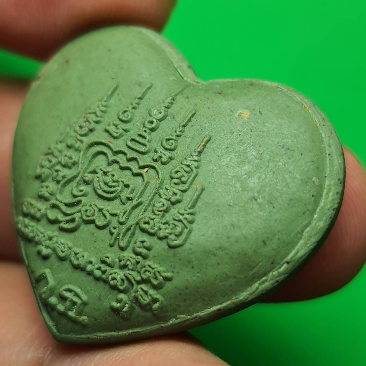 ของเสน่ห์ หัวใจมหาเสน่ห์ สีเขียวมวลสารว่านเสน่ห์รากราคะ เลี่ยมกรอบ หัวใจเสน่ห์แท้ ของขลังเสน่ห์