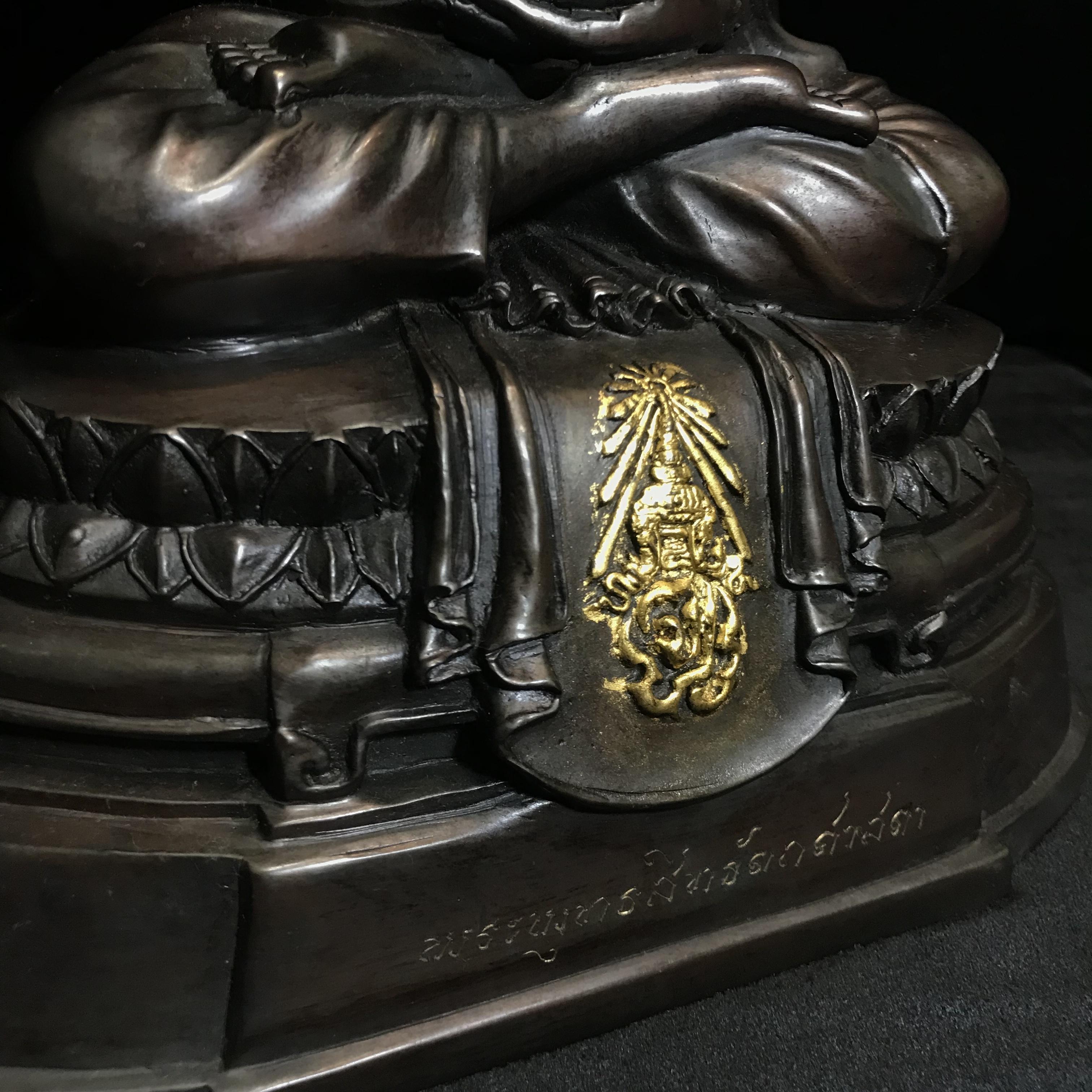 พระพุทธสิทธัตถศาสดา 100 ปี กรมบัญชีกลาง พ.ศ.2533(รุ่นแรก) เนื้อโลหะสำริด รมมันปู หน้าตัก 5.9 นิ้ว (พิธีใหญ่ ศิลป์สวย หายาก)