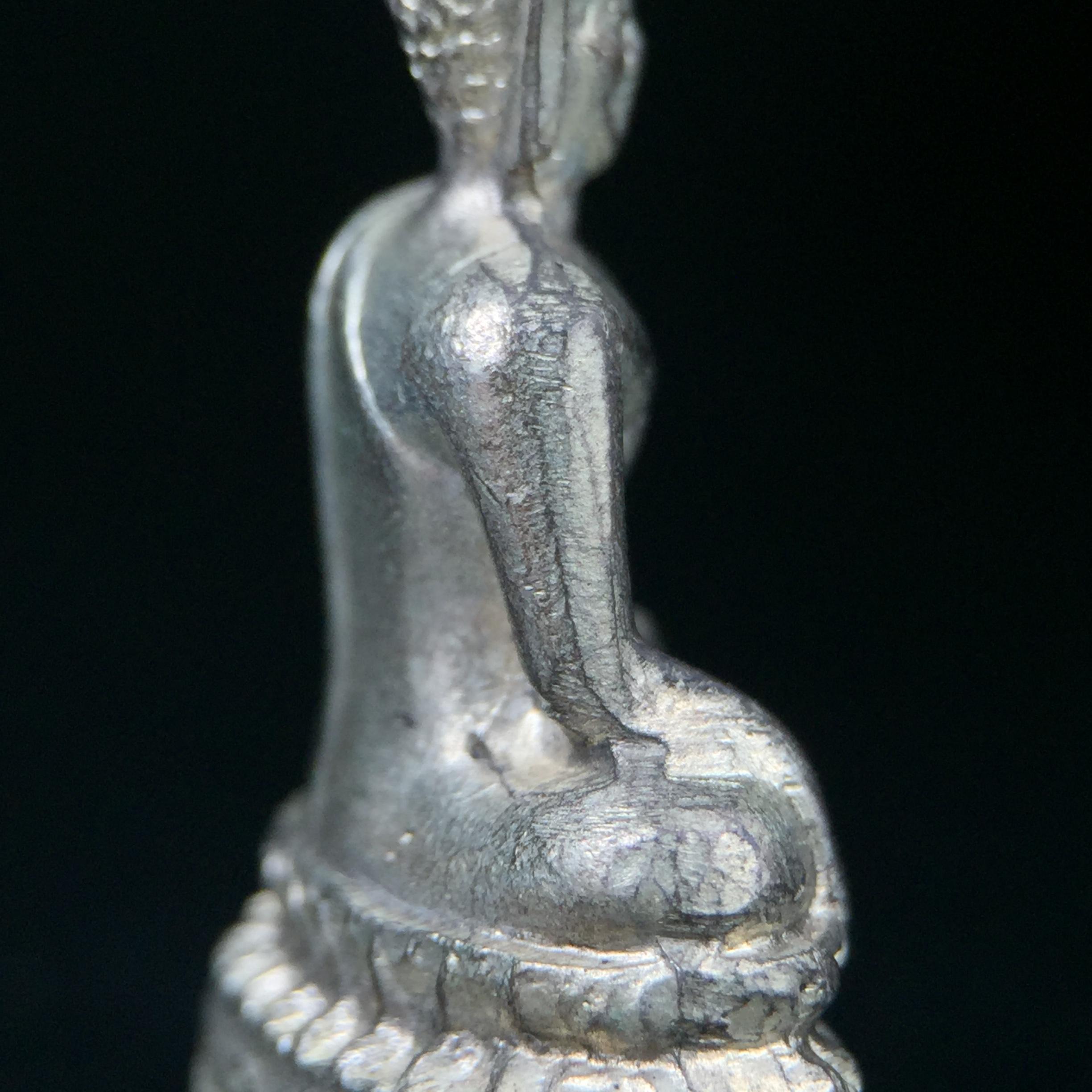 พระกริ่ง ภปร.(รุ่นแรก) วัดบวรนิเวศวิหาร พ.ศ.2508 กะไหล่เงินเดิม(กรรมการ)พิมพ์นิยม(ก้นตะไบหยาบ)สภาพคัดสวยเดิม(ในหลวงรัชกาลที่9ทรงเสด็จเททอง)พบเจอน้อยหายากมาก