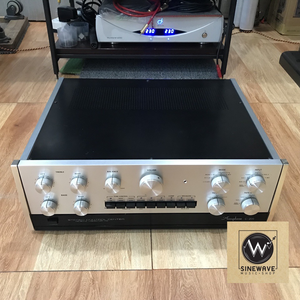 ฝากขาย Pre Amp ยี่ห้อ Accuphase รุ่น C-200 (Made in Japan)
