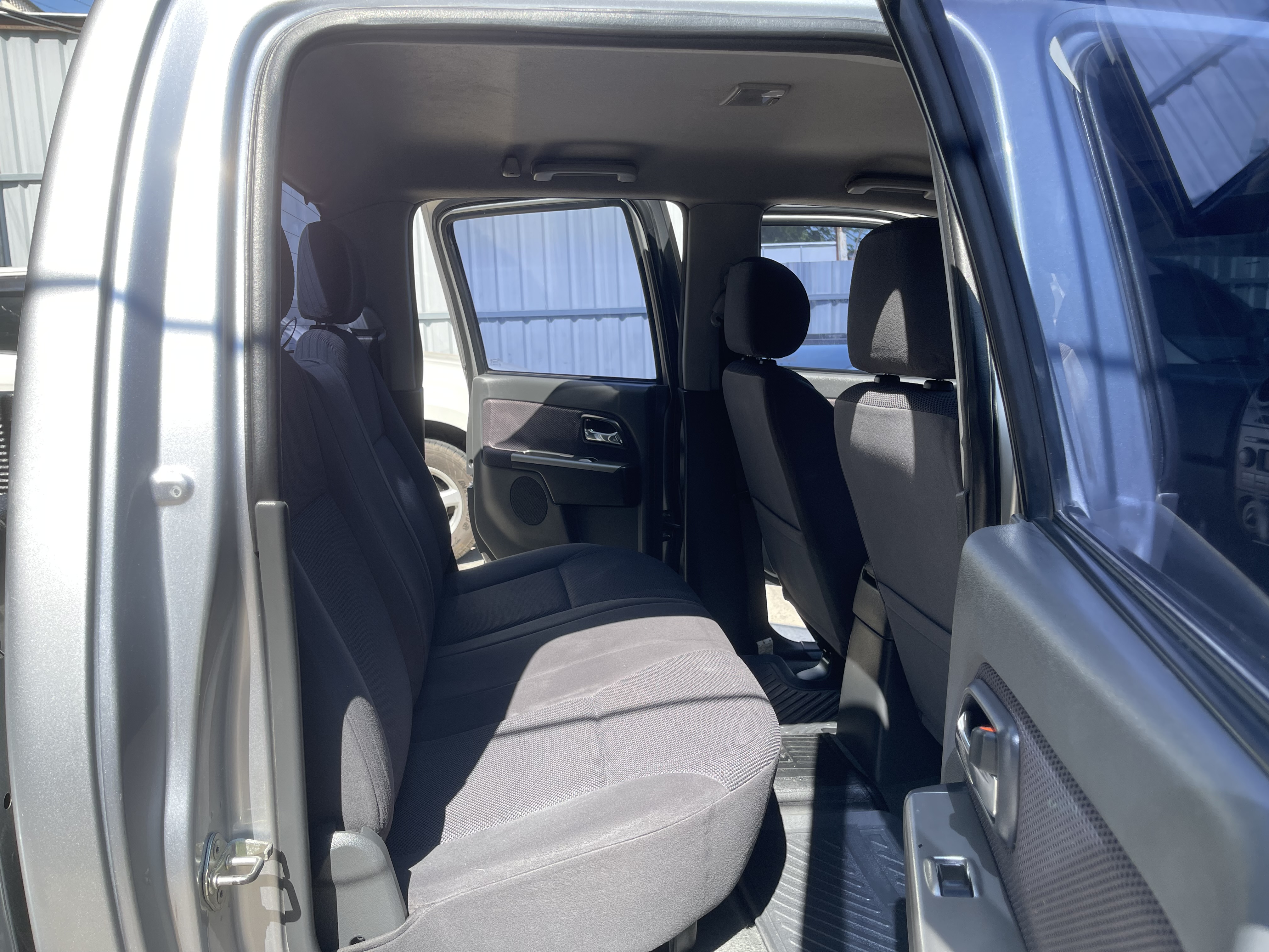 Isuzu Dmax 4ประตู Hilander 2.5 Abs 2008 เงิน