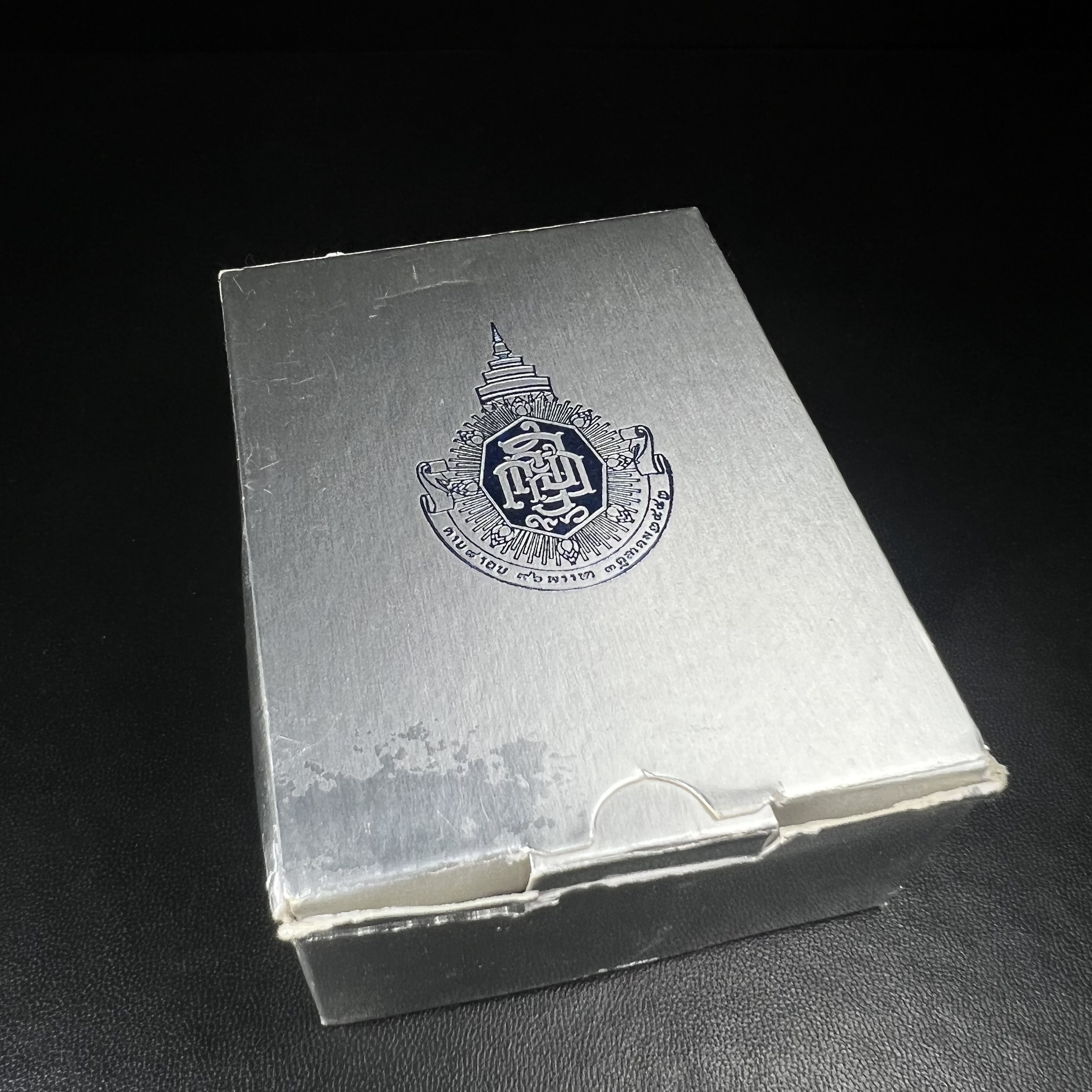 พระกริ่ง 8 รอบ ญสส. 96 พรรษา สมเด็จพระญาณสังวร สมเด็จพระสังฆราช สกลมหาสังฆปรินายก วัดบวรนิเวศวิหาร ปี 2552 เนื้อนวโลหะเต็มสูตรแก่ทองคำ(1 ใน 2999 องค์)