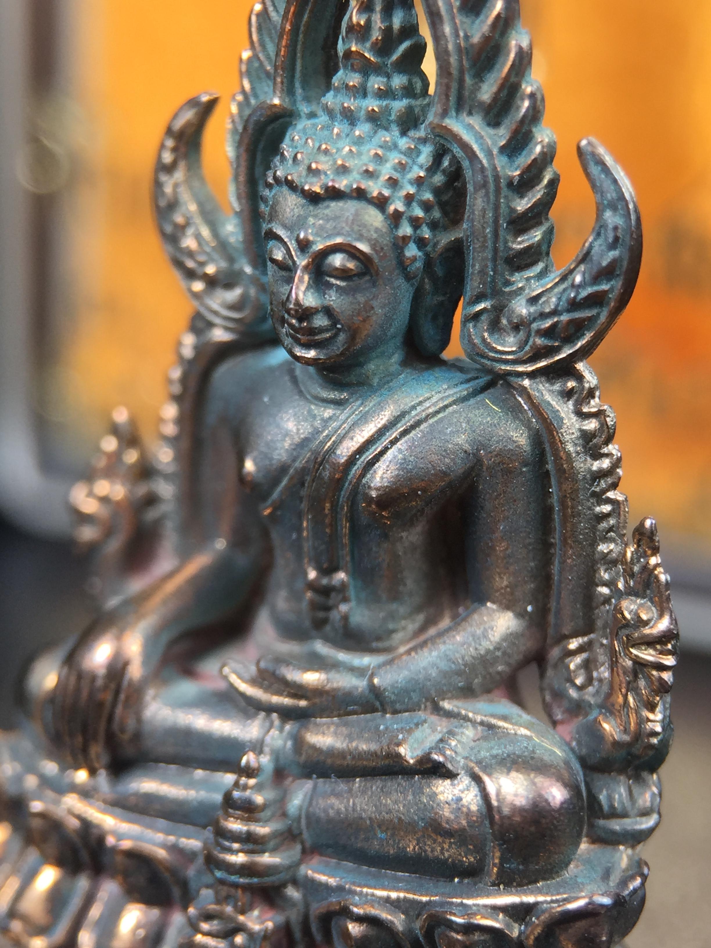 พระพุทธชินราช ญสส. วัดพระศรีมหาธาตุ จ.พิษณุโลก ปี2543 กริ่งชินราชเนื้อนวโลหะเต็มสูตร (ผสมทองคำ 2 บาท ต่อน้ำหนักเนื้อ 1 กิโลกรัม) พิธีใหญ่ รุ่นแรกและรุ่นเดียวที่ หลวงปู่หมุน ฐิตสีโล วัดบ้านจาน มาร่วมปลุกเสก(องค์หมายเลข 505 เลขสวย)(1 ใน 2543 องค์)นิยม