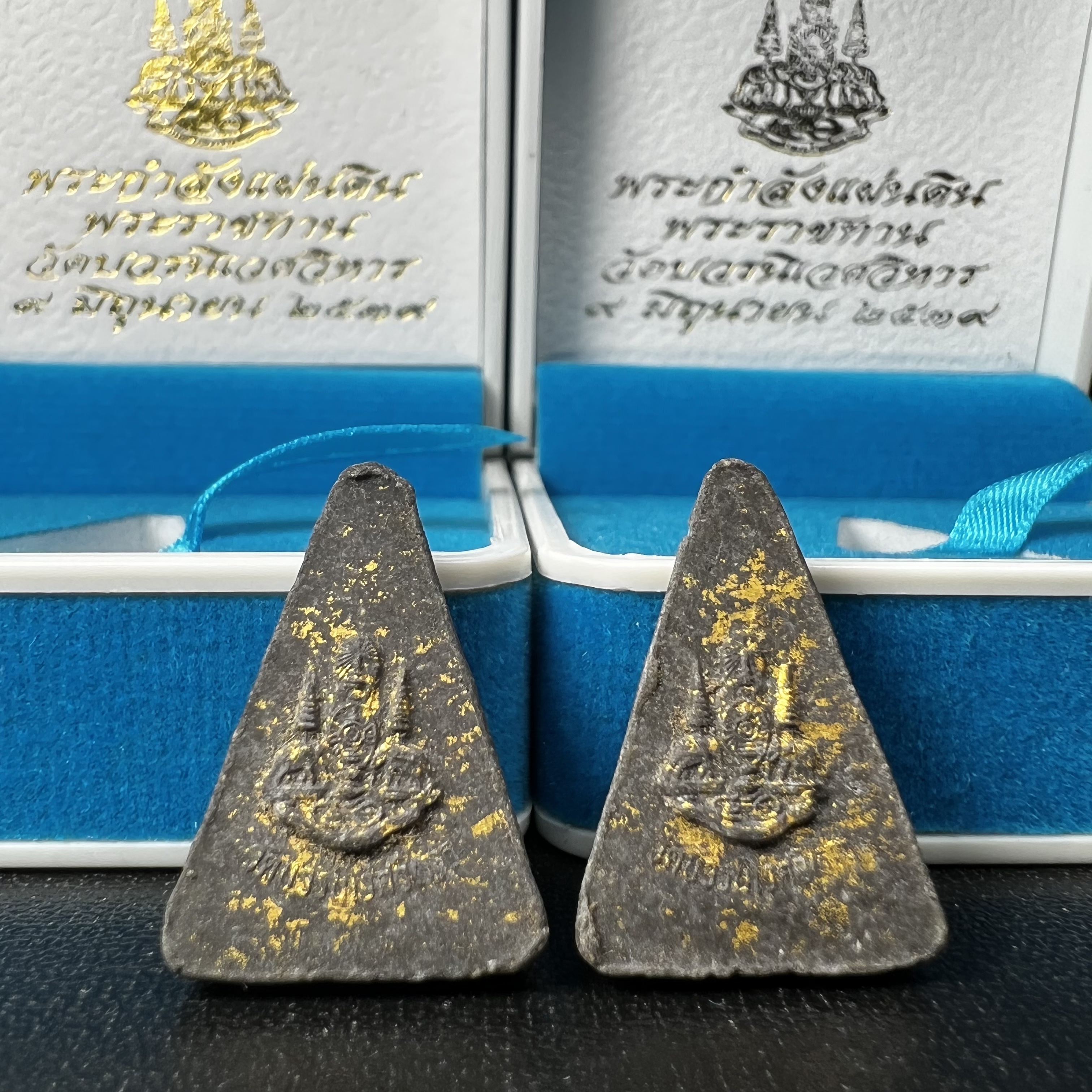 พระกำลังแผ่นดิน พระราชทาน วัดบวรนิเวศวิหาร ปี2539 พิมพ์เล็กหน้ากากเงิน (ในหลวง รัชกาลที่ 9 พระราชทานมวลสารจิตรลดา)นิยมหายาก