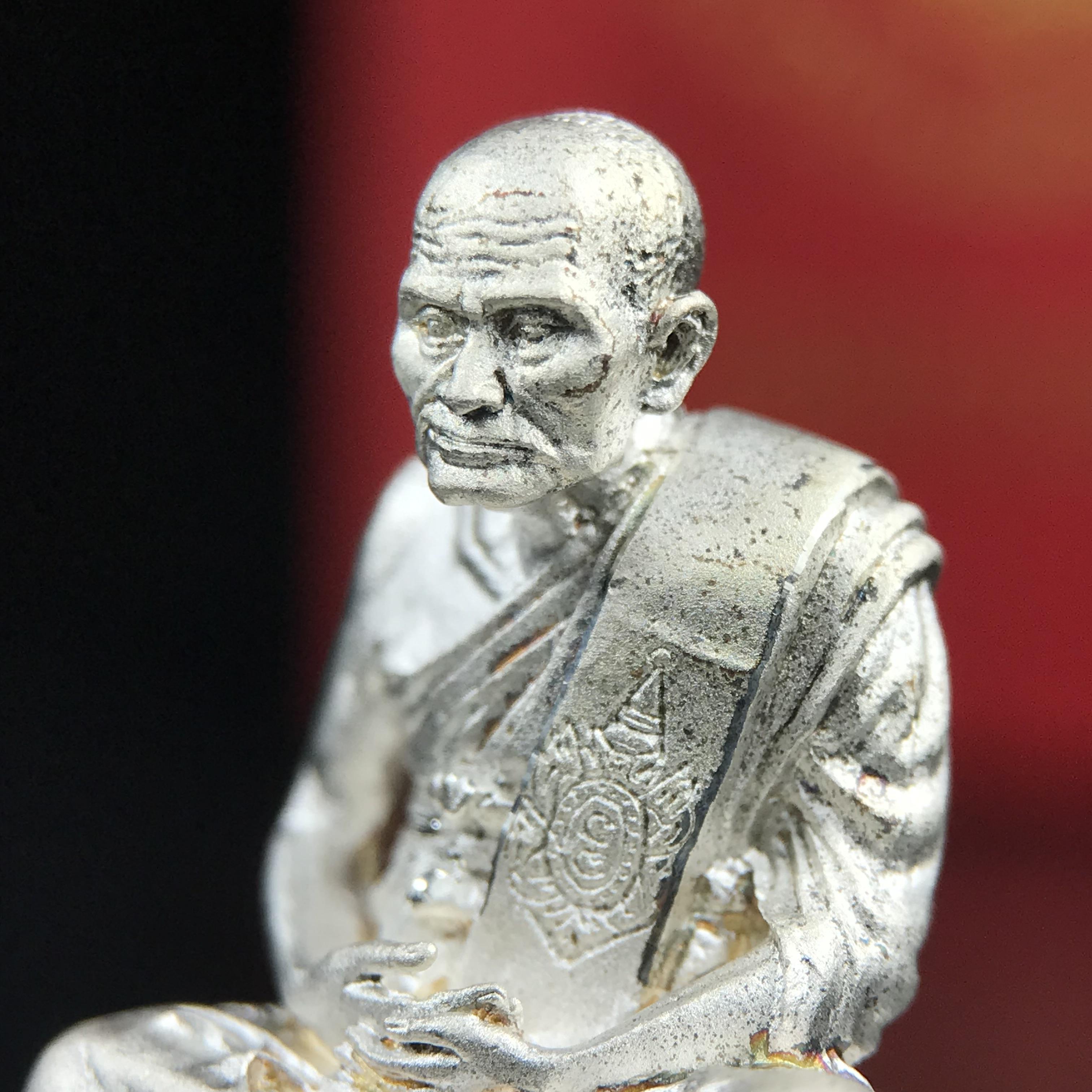 รูปหล่อหลวงพ่อเงิน วัดบางคลาน จ.พิจิตร พิมพ์หน้าเหมือนหลวงพ่อ "รุ่น 91 ปี กรมเสมียนตรา" กระทรวงกลาโหมจัดสร้างในปี 2543 พุทธาภิเษกใหญ่ 3 วัด 3พิธีวัดสุทัศน์ /วัดบางคลาน/วัดพระแก้ว เนื้อเงินปัดเงา(หายาก) พุทธศิลป์งดงามมากหายาก(ตอกโค๊ตหมาย ๑๖)