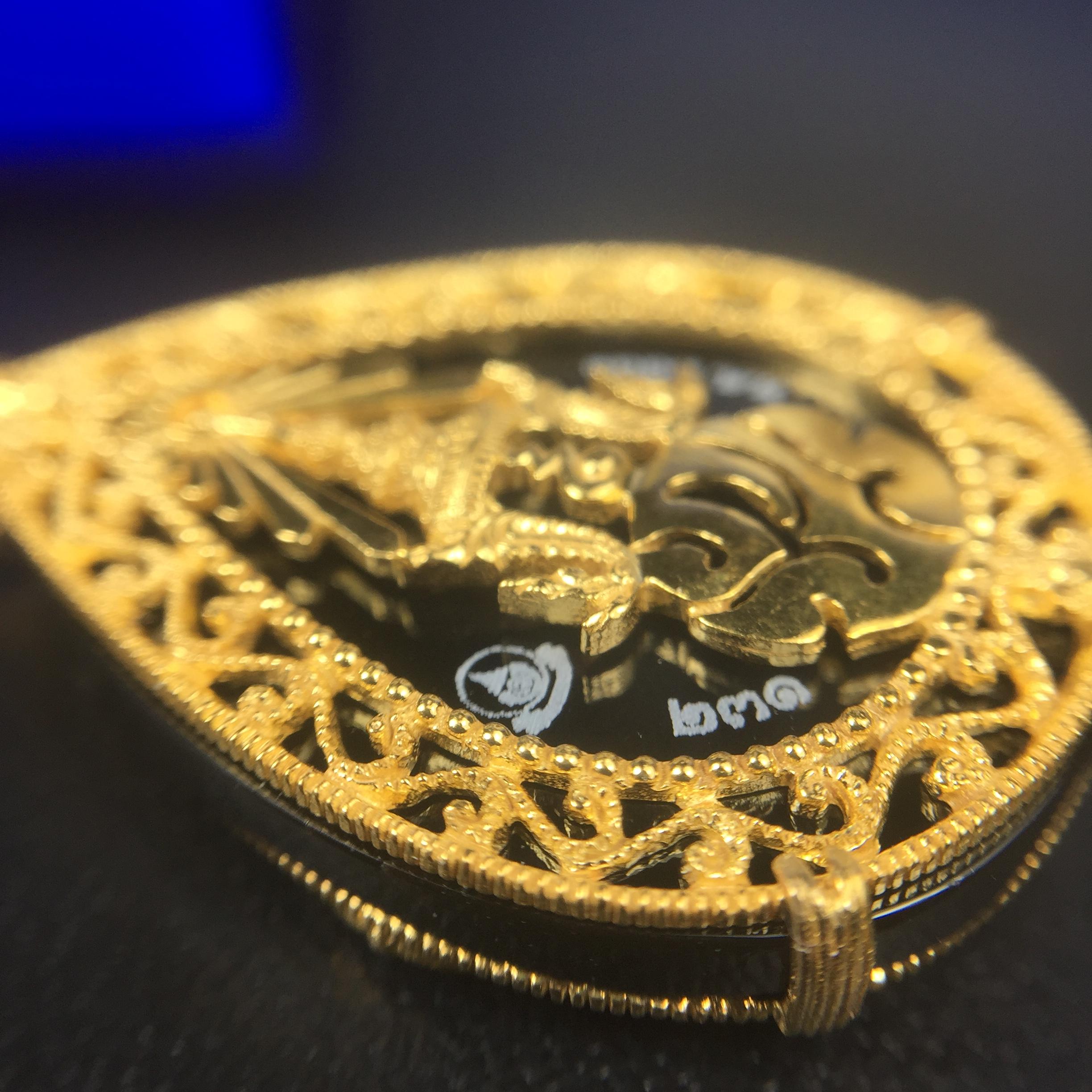 เหรียญพระพุทธชินราช ภปร. รูปหยดน้ำ โครงการ เพราะแผ่นดินนี้คือแผ่นดินเกิด เนื้อทองคำ (นน.รวม 7.3 กรัม) ปี2551 (ขนาด 21 x 29 มม.) (สวยงามหายาก)1ใน 3000องค์